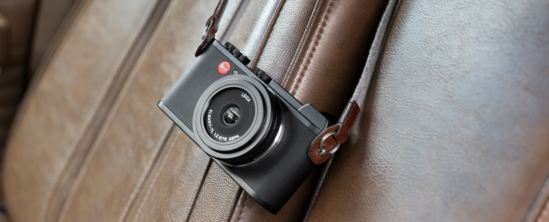 Leica CL avec le 18mm F2.8 (F4 pour un capteur 24x36 pour le rendu d'arrière plan). Dommage que cette optique n'offre pas une ouverture plus intéressante à F1.4 mais son encombrement aurait été nettement plus imposante. Contrainte technologique et choix marketing… 