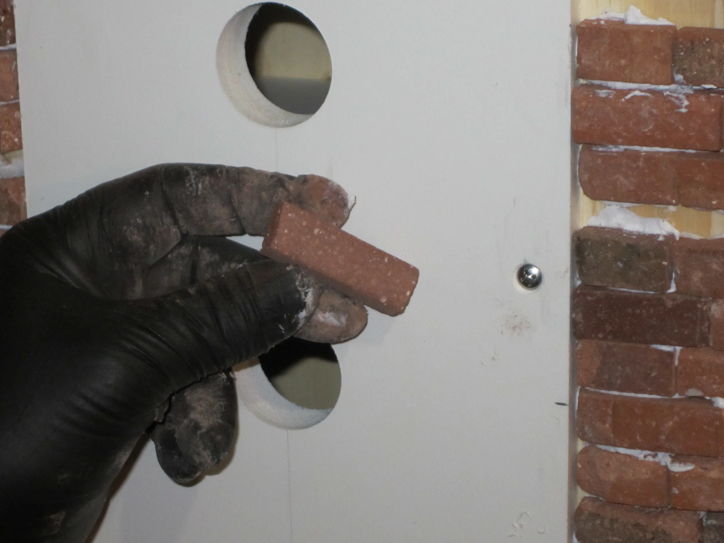 Applying single brick piece 1/4