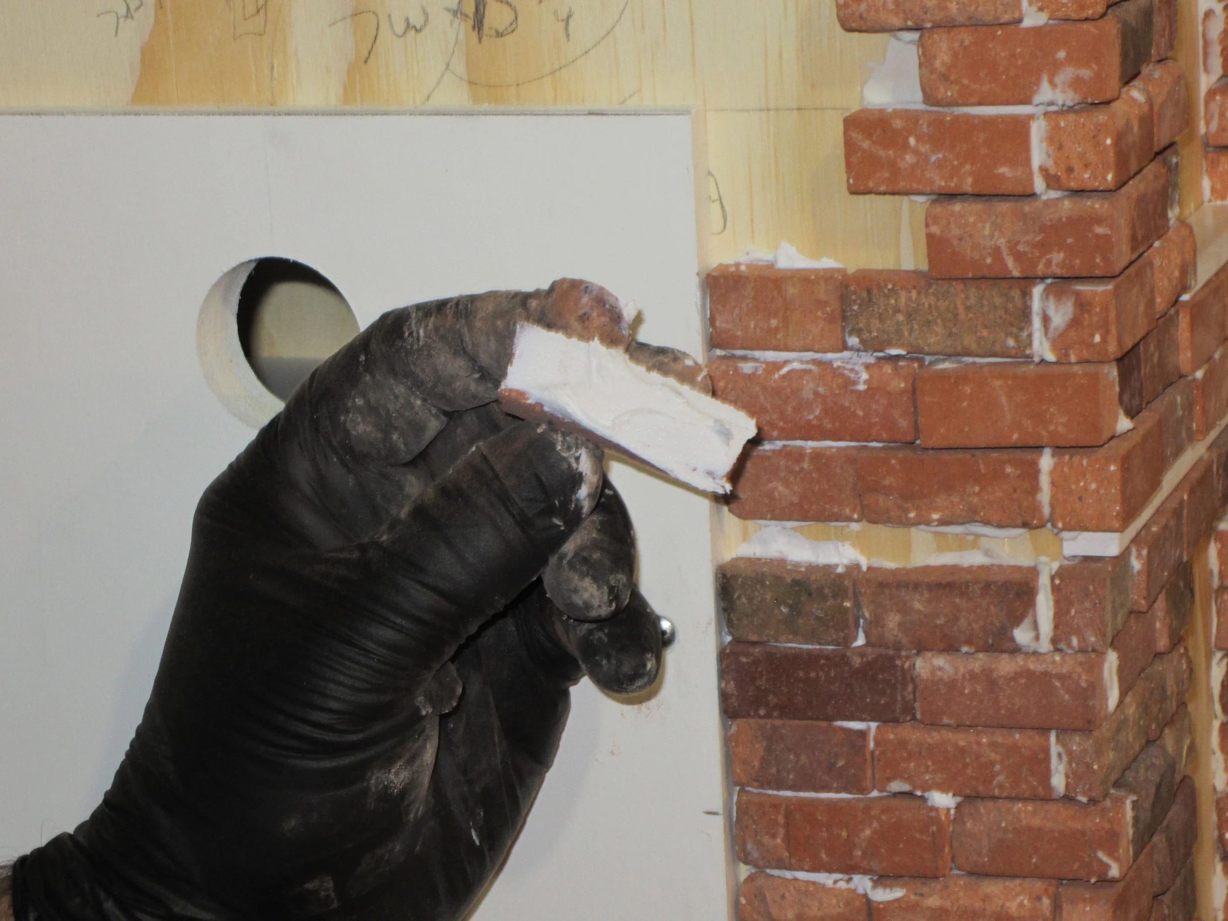 Applying single brick piece 2/4