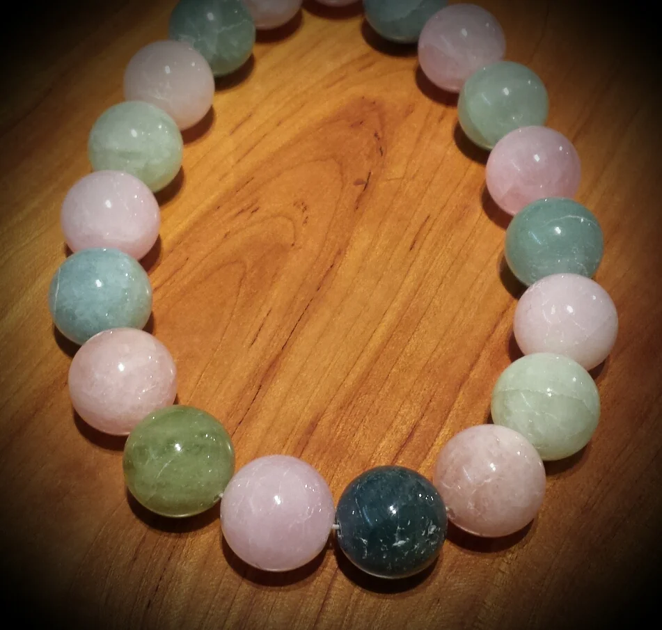 Morganite, Beryle and Chalcedony