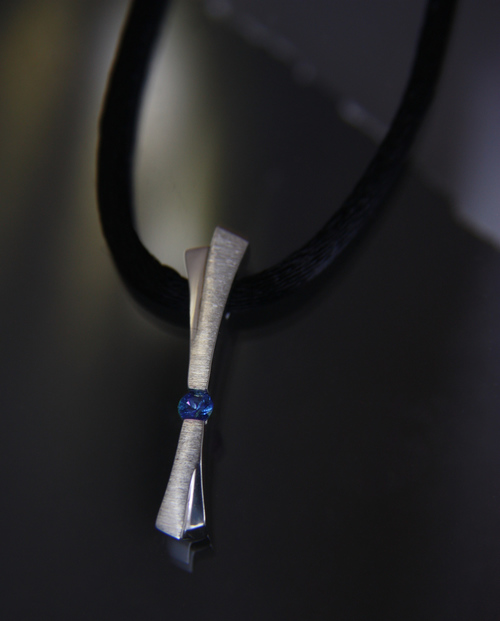 blue sapp pendant.jpg