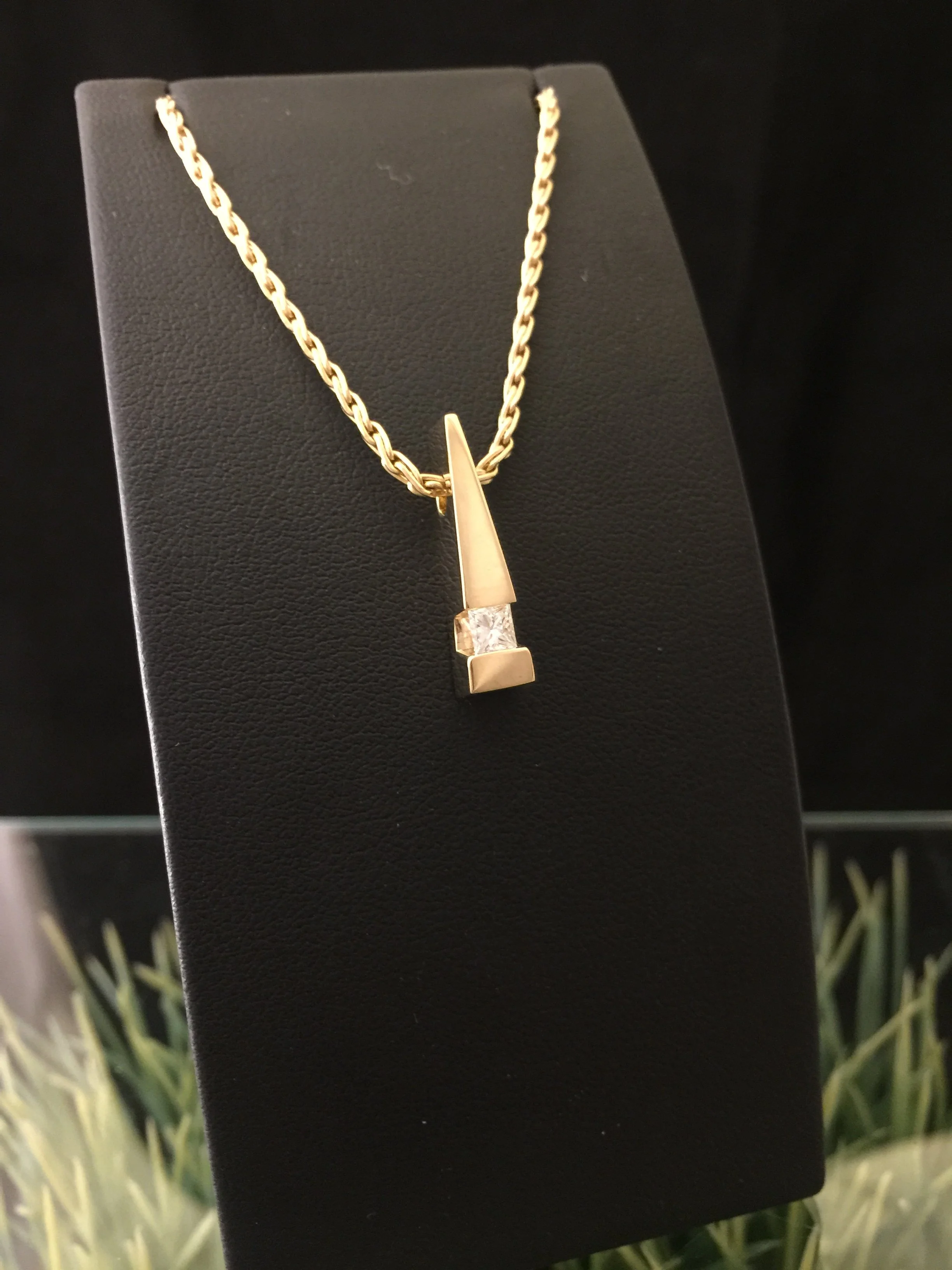 diamond princess 14ky petite triangle pend  1.JPG