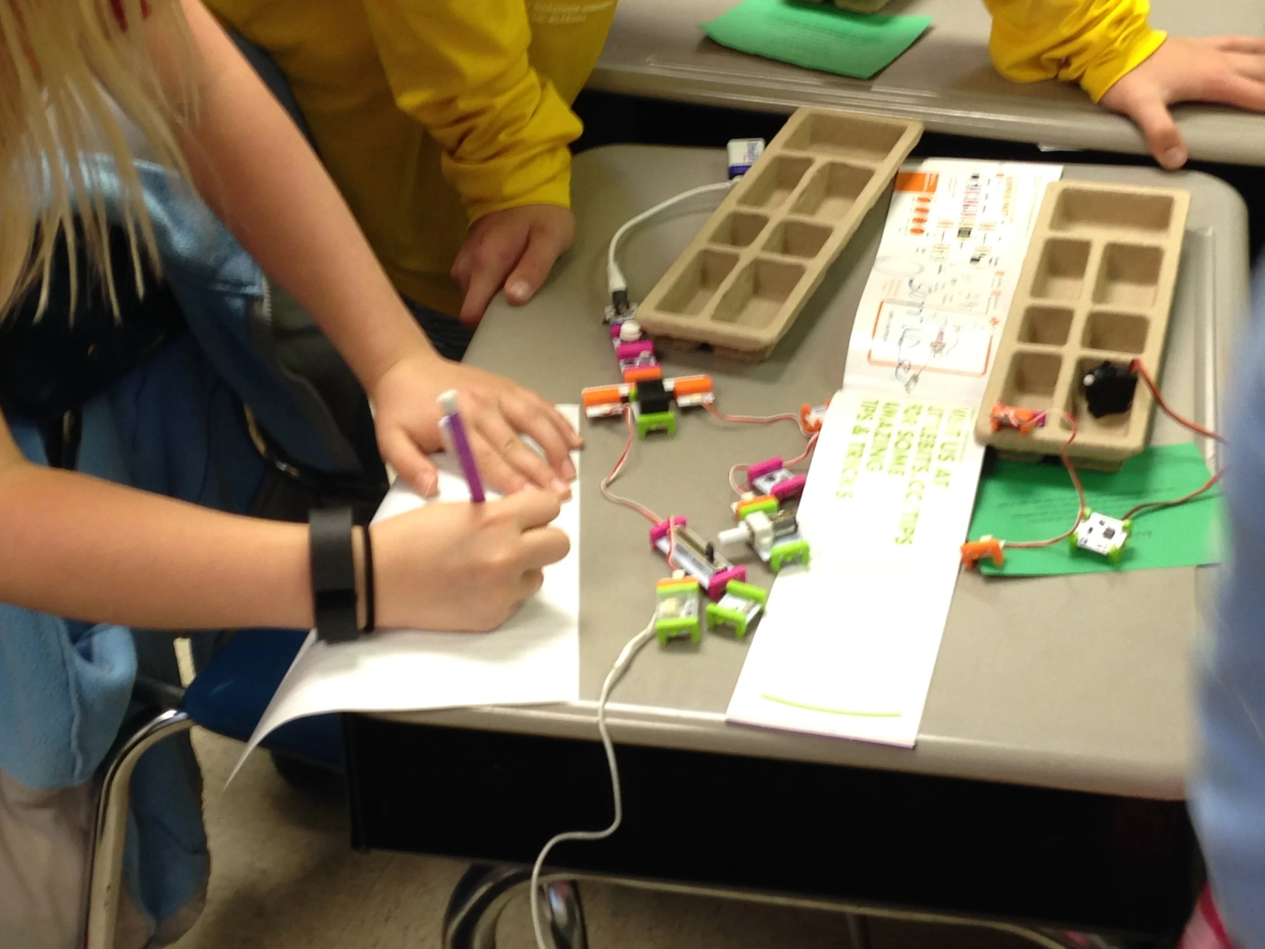 4th grade Cahaba Heights students working with Little .Bit science enhancers