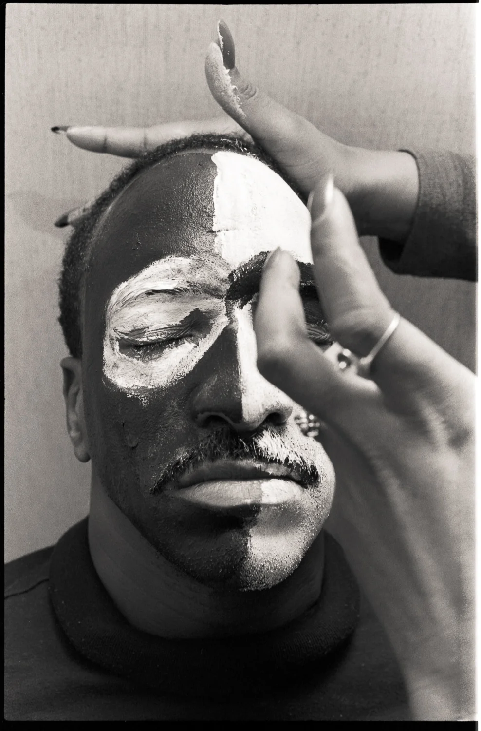putting on face paint for Zulu parade