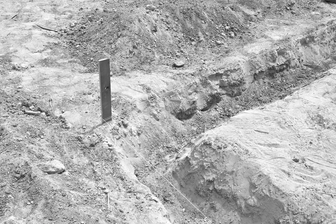 8 August 2014: Setting the corners.