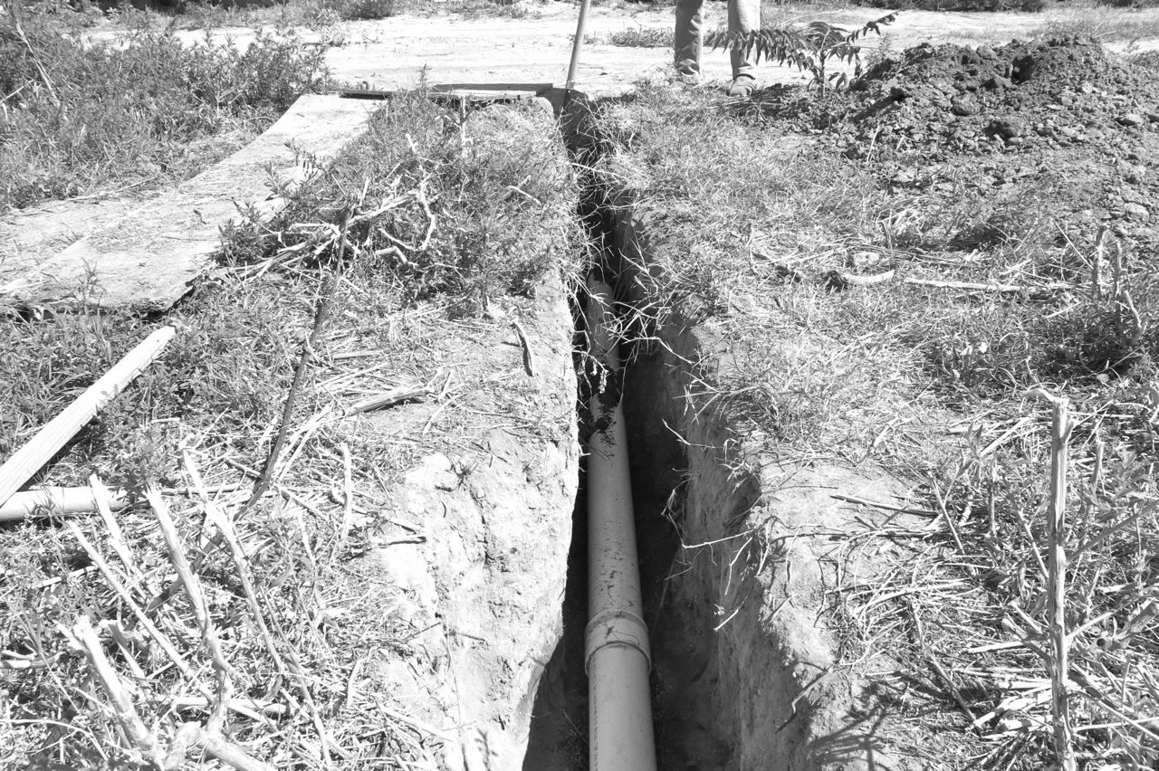 31 July 2015: Filling in the trench.
