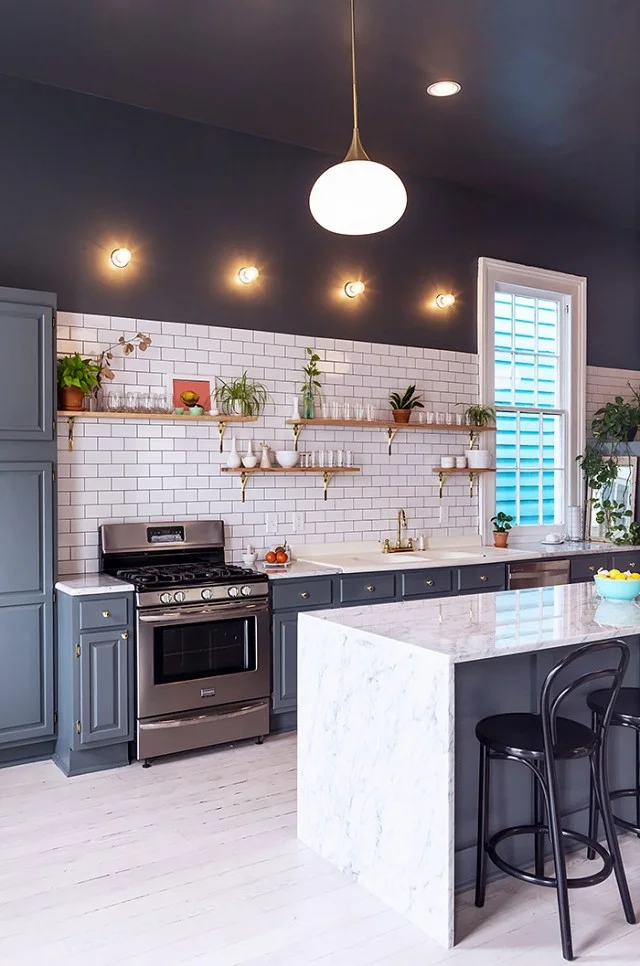 home-tour-an-artists-bright-and-happy-home-in-new-orleans-1715364-1459393775.640x0c.jpg