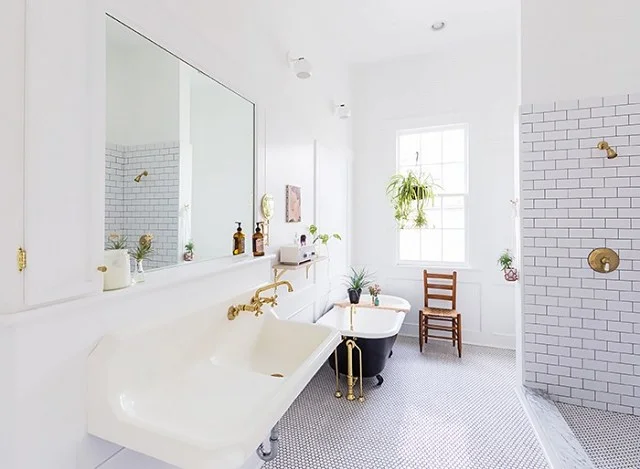 home-tour-an-artists-bright-and-happy-home-in-new-orleans-1715376-1459393823.640x0c.jpg
