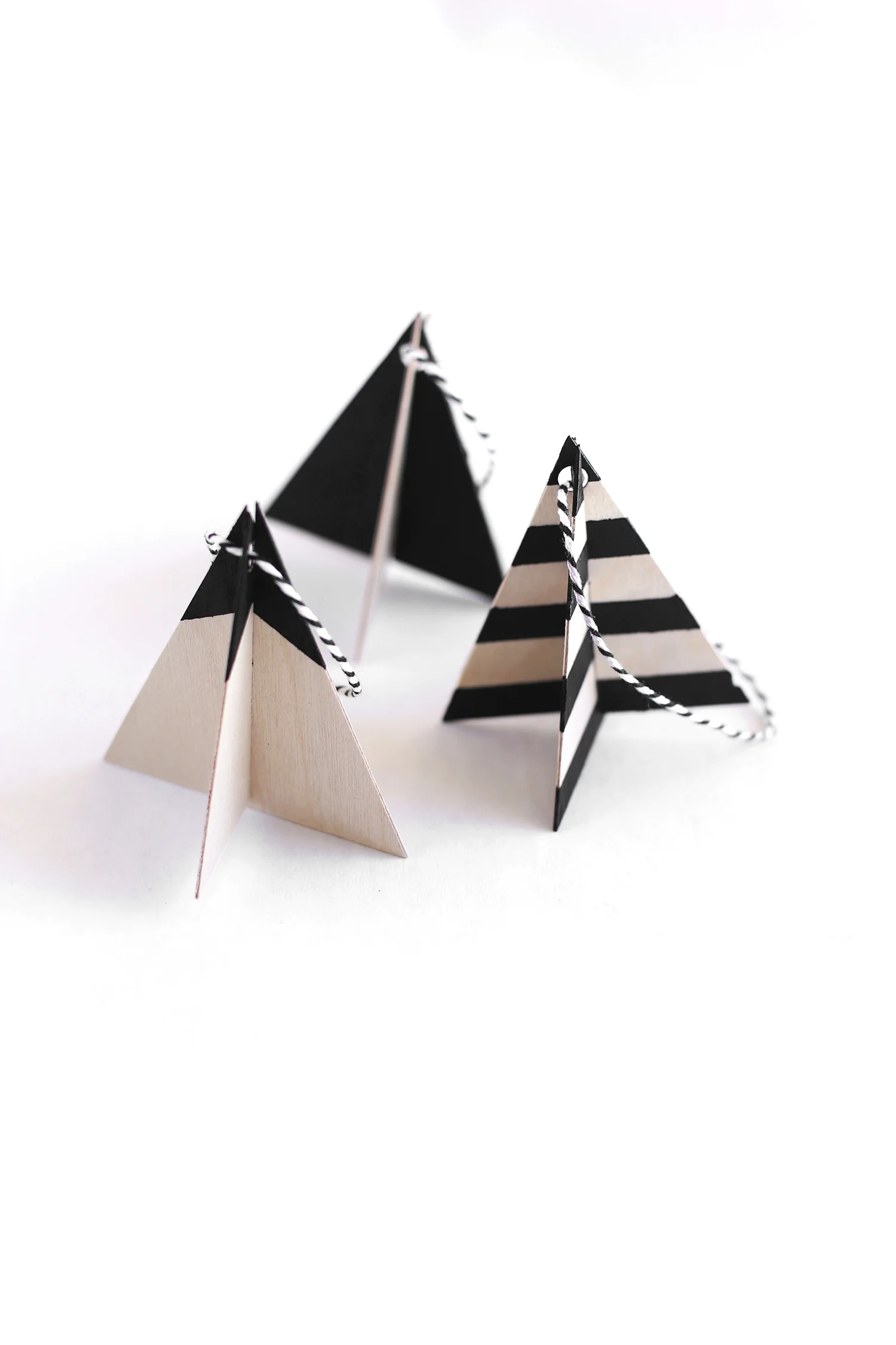 make Christmas ornaments