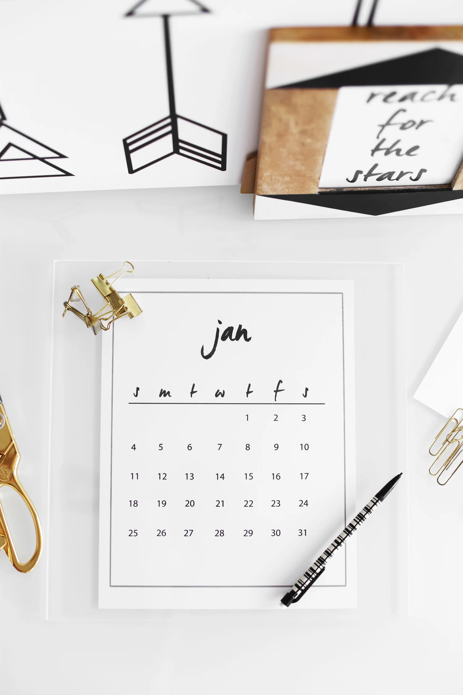 DIY acrylic calendar