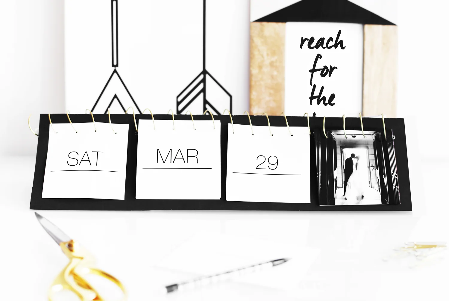DIY desk calendar