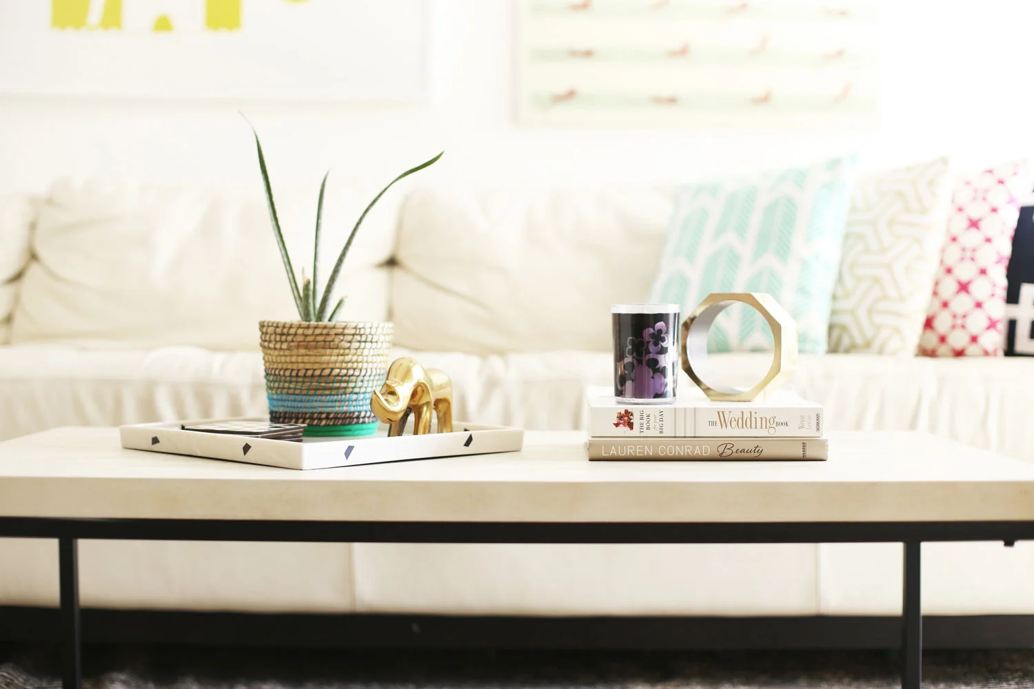 how to decorate a coffee table