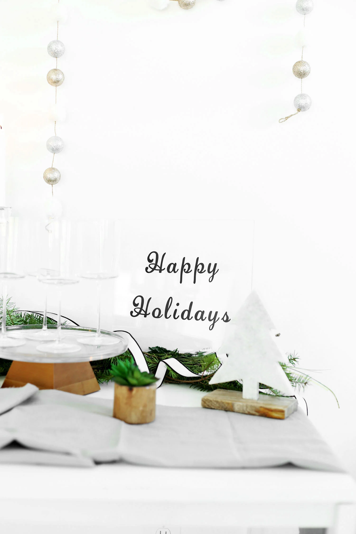 DIY Happy Holidays sign