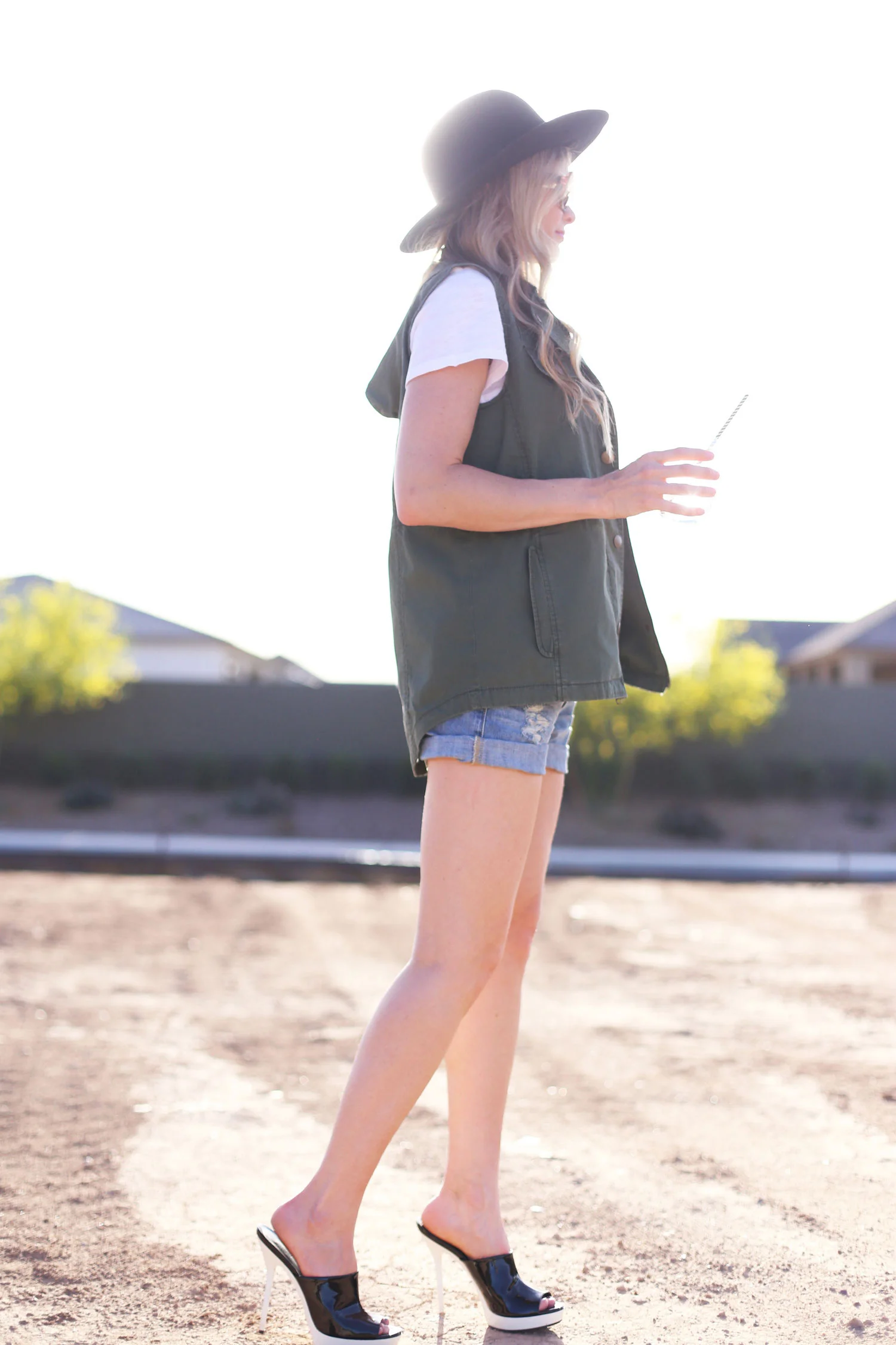 jean shorts outfit