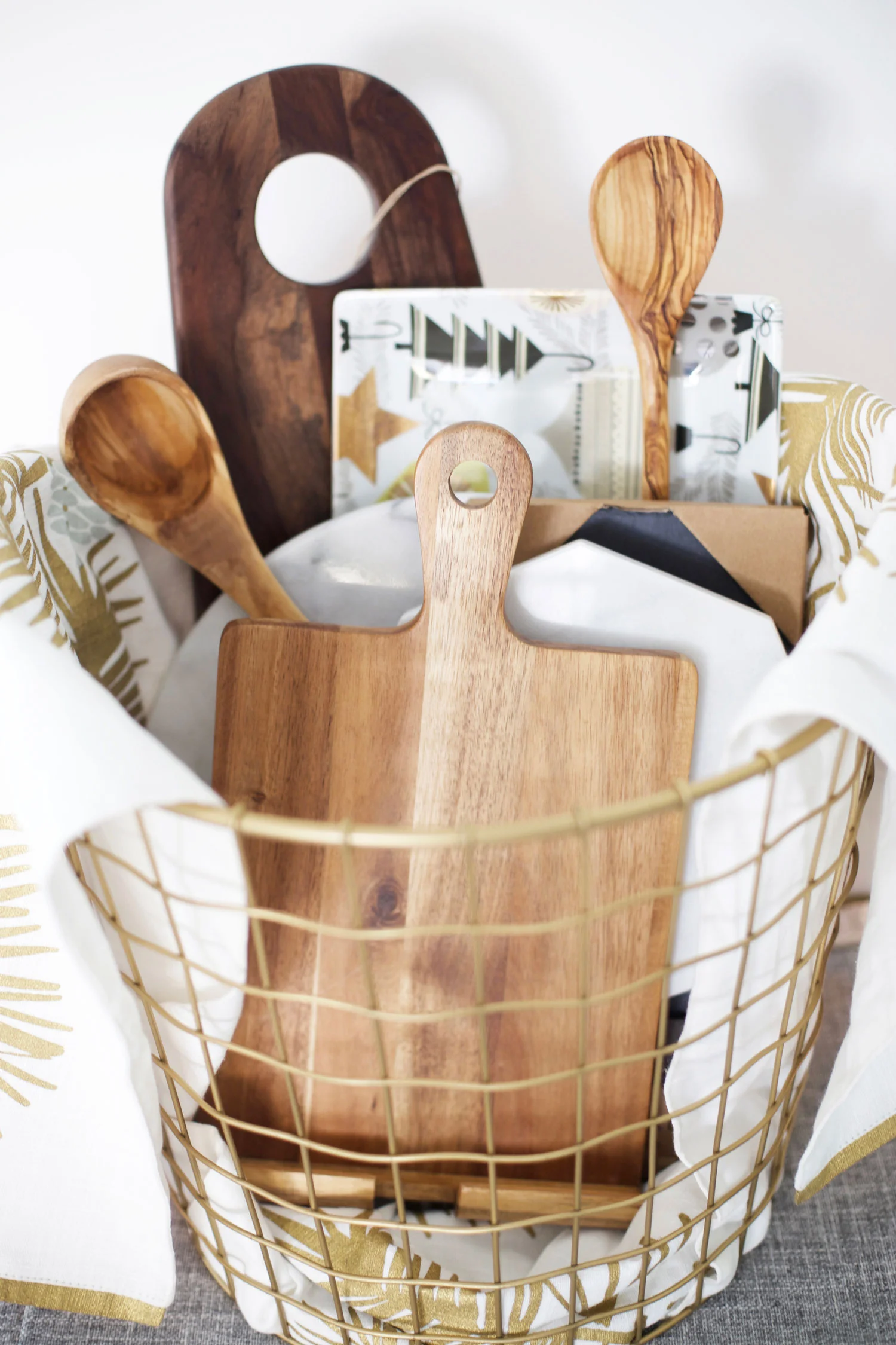 things to put in gift baskets 