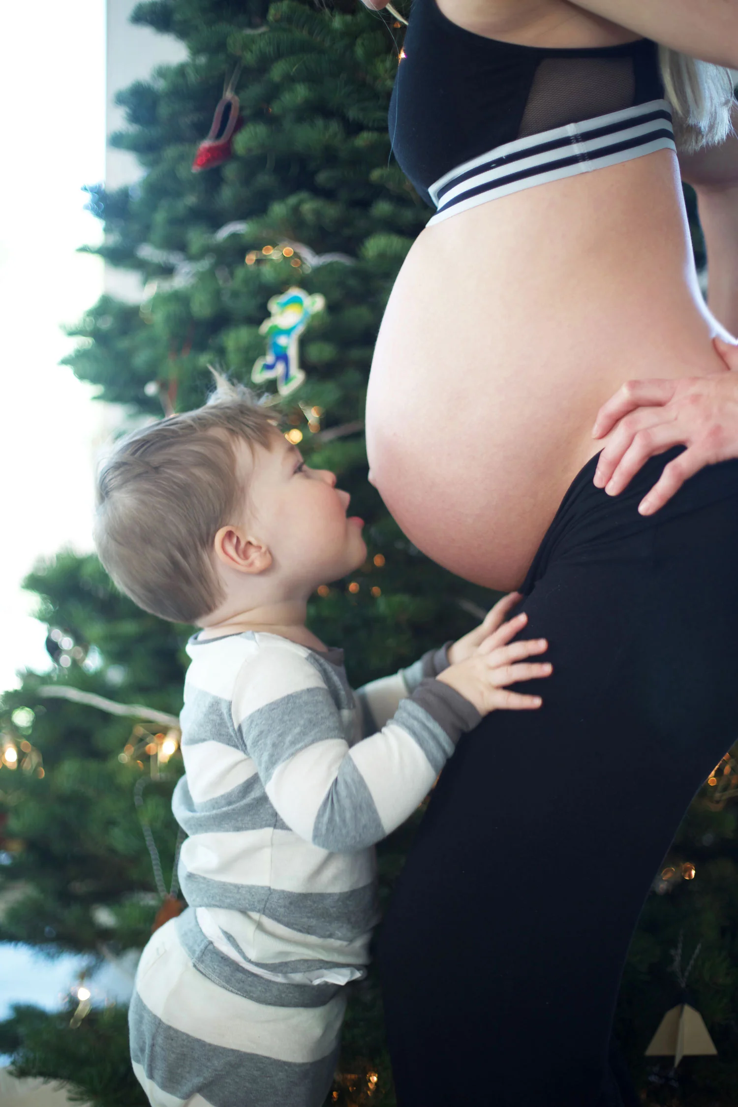 maternity Christmas photo ideas