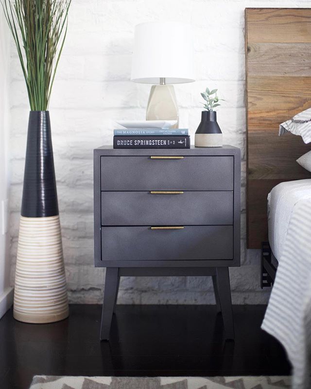 A lil moment from the makeover I did at my dad&rsquo;s loft with @stikwooddesign. #ad I loved the size and style of these nightstands, but the pistachio color wasn&rsquo;t quite right. So I spray painted them. The color is Rustoleum&rsquo;s &ldquo;so