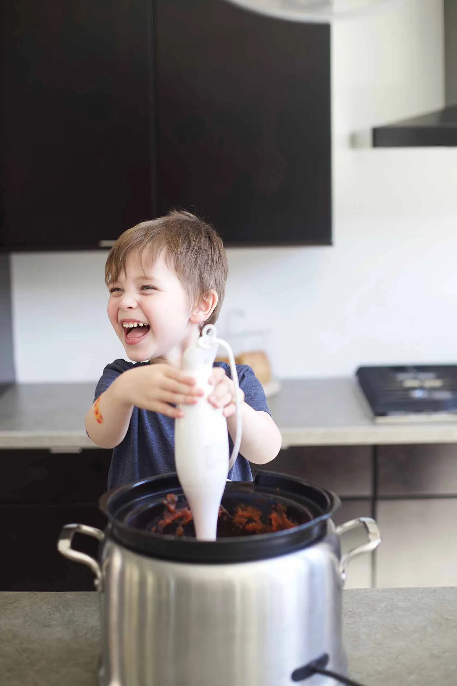 hidden veggie pasta sauce kid blending