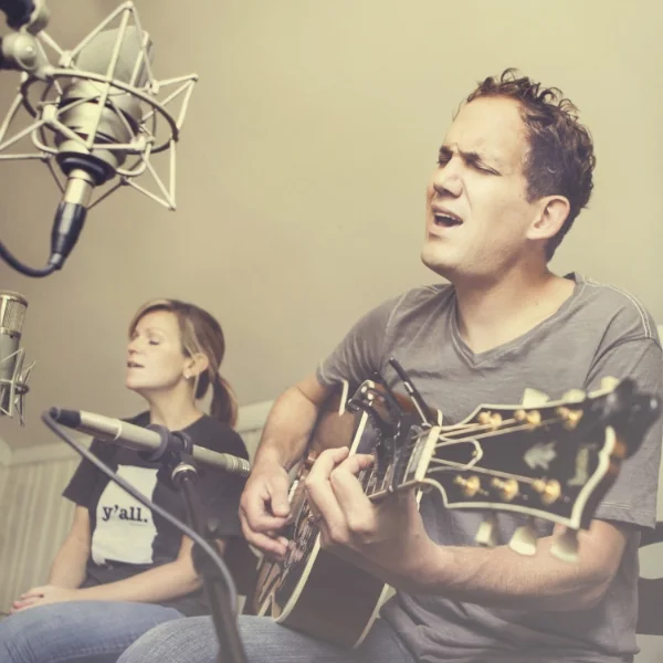 Songwriter Corey Nolen and singer Ashley Spurling entertain in the best sense of its meaning.