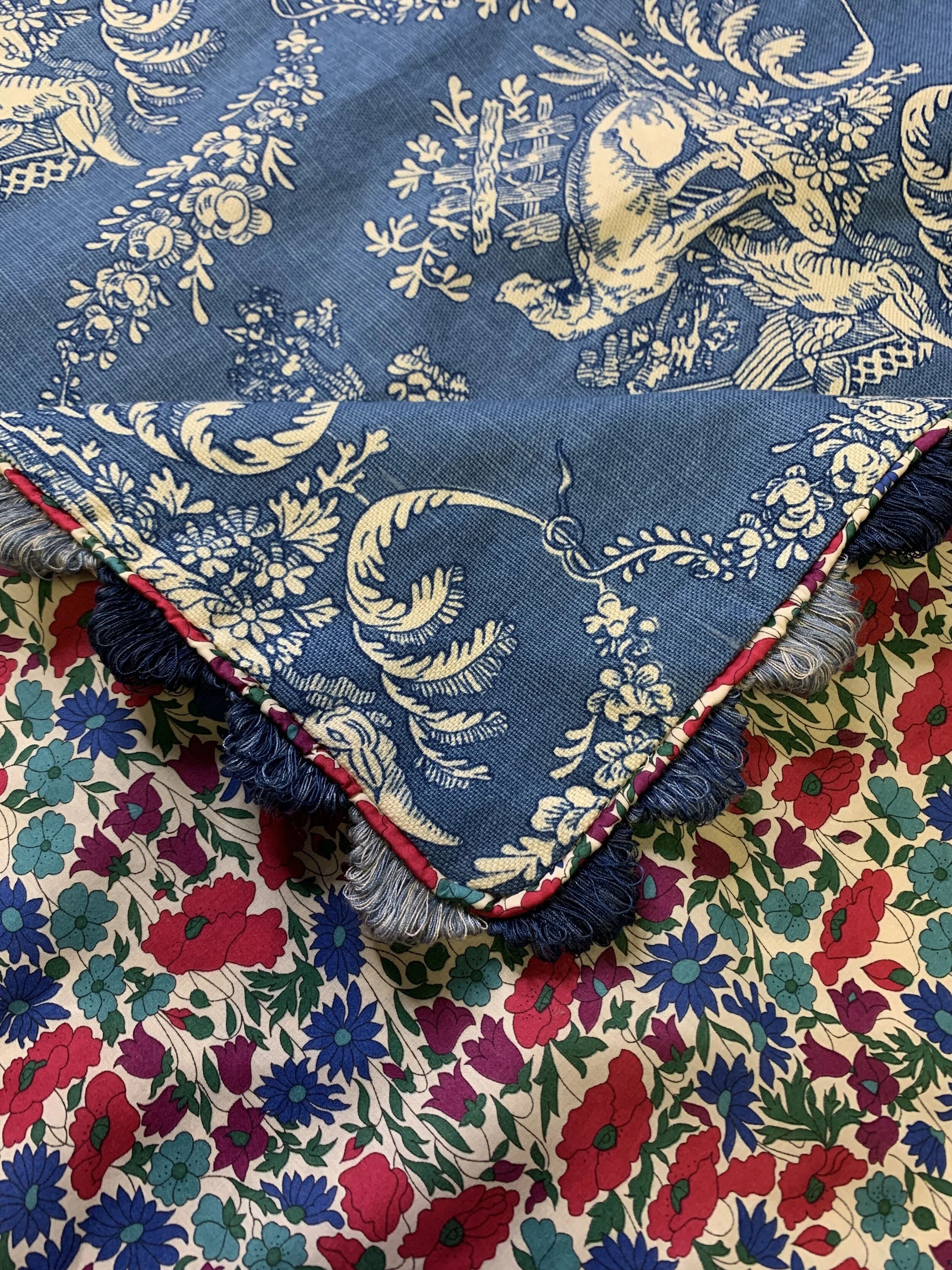 Table topper showing micro welt and scallop trim 