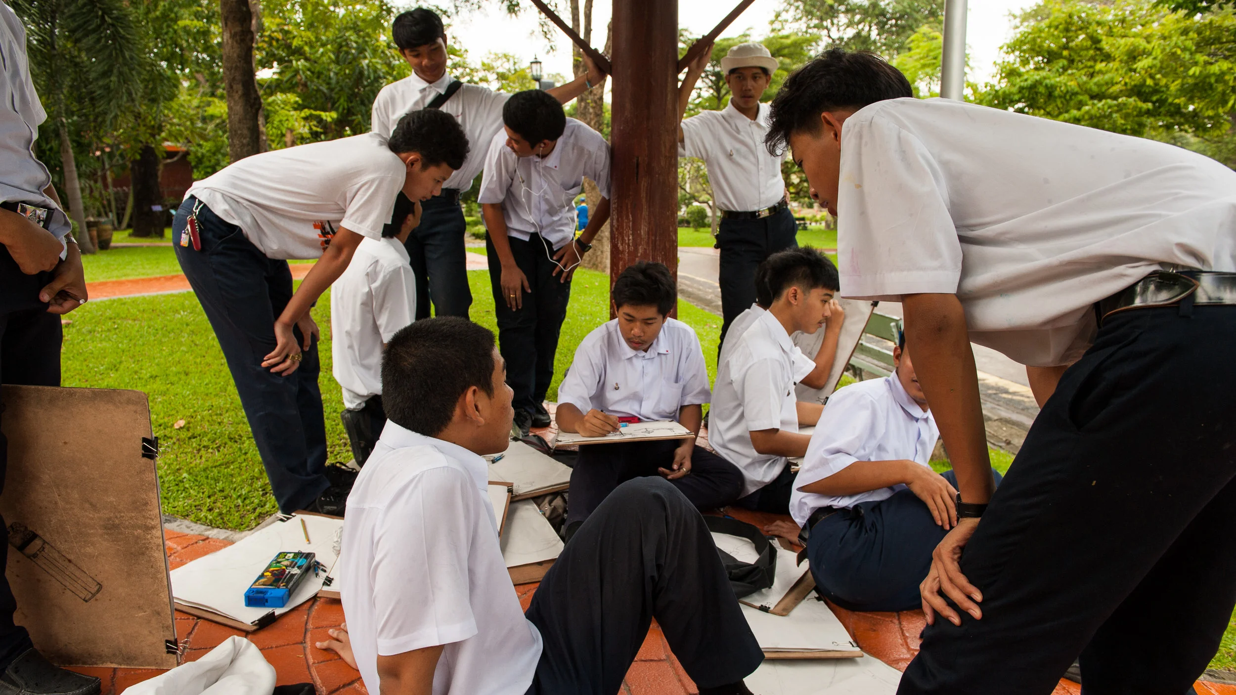Art Class Escapes the Rain