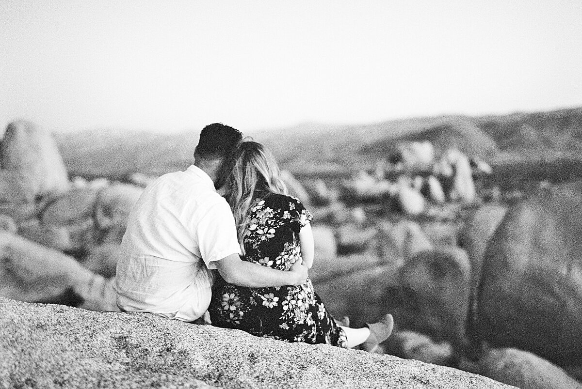 joshua-tree-engagement_0024.jpg