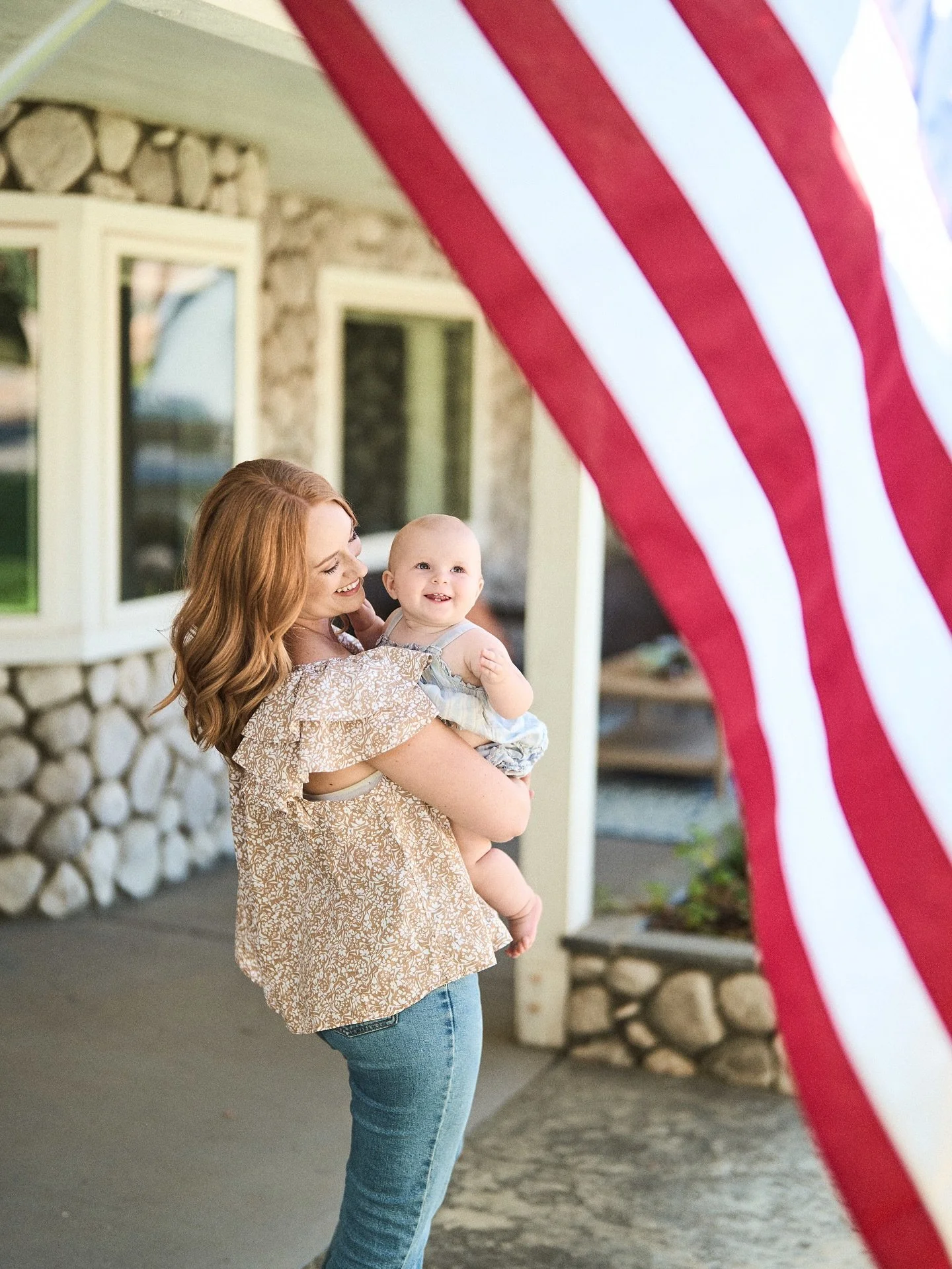 A little smile for the stars and stripes 🇺🇸
There&rsquo;s something special about photographing families in their own space&mdash;where the moments are real, the comfort is natural, and the stories unfold effortlessly.

#TemeculaFamilyPhotographer 