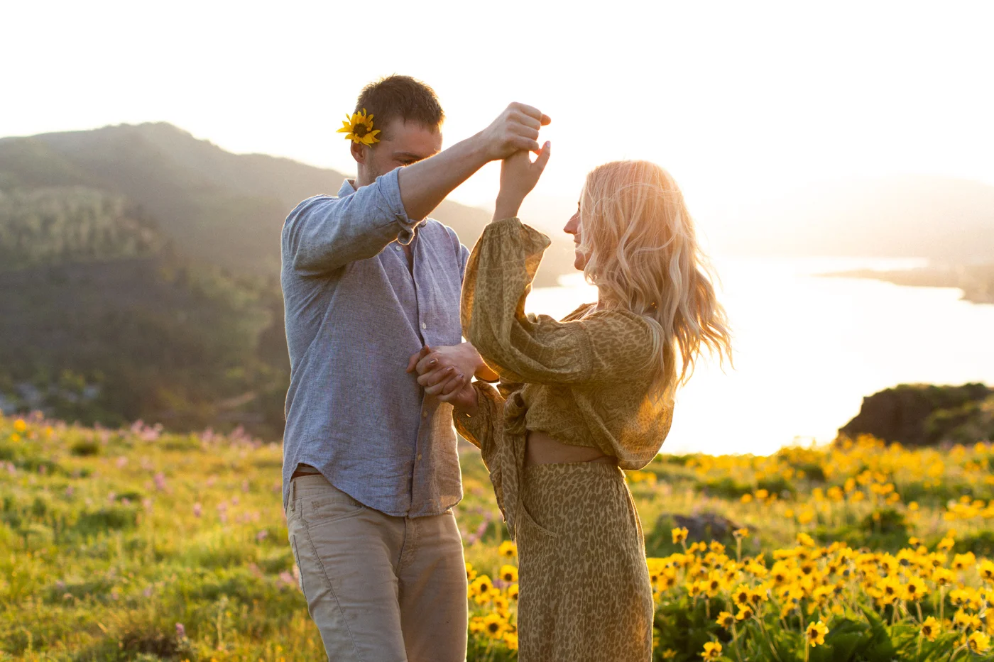Emily+Daniel_Oregon_Engagement_Session-1-21.jpg