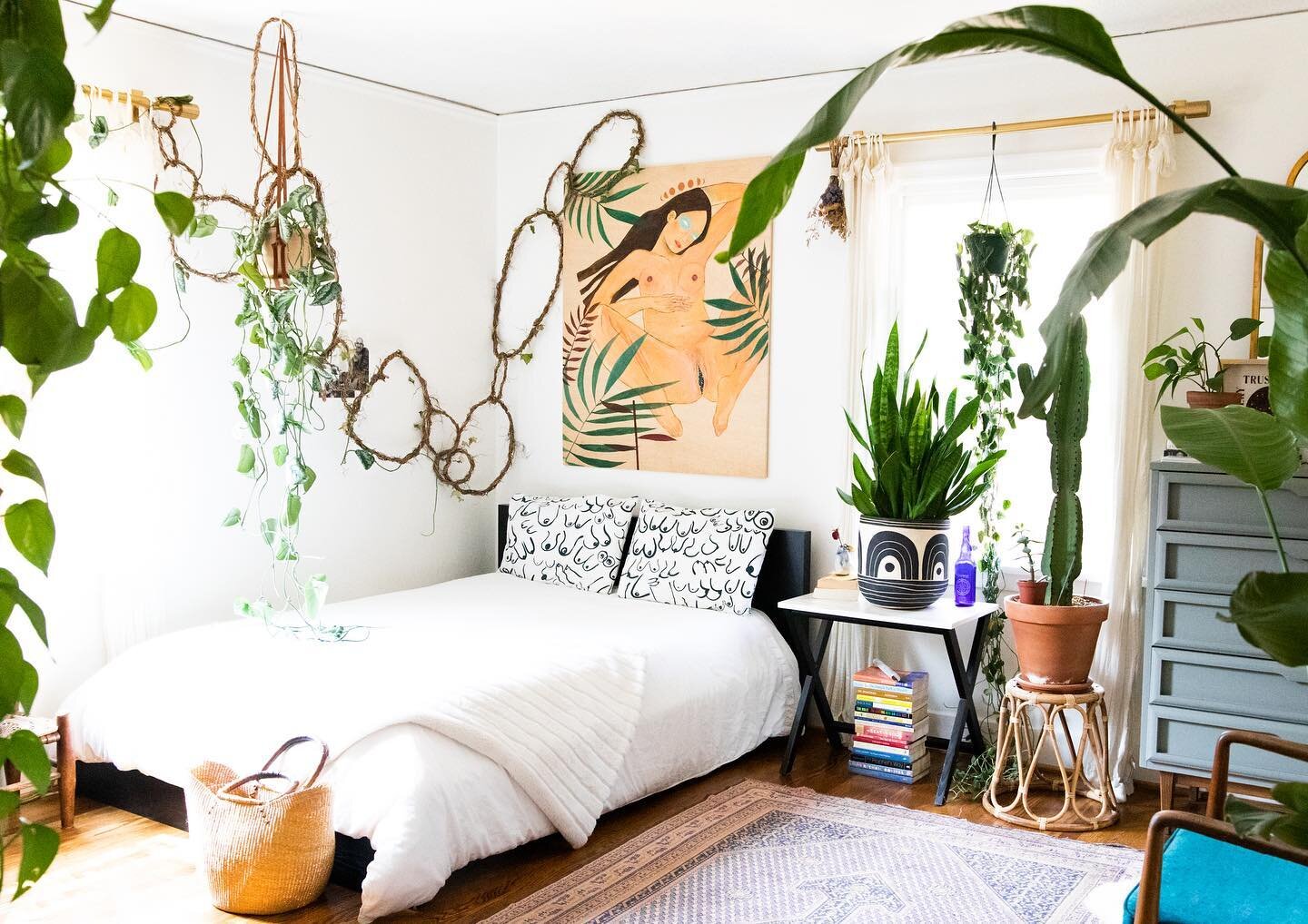 Hello sweet fam! ✨ I&rsquo;m beginning to put my energetic feelers out into the world for a magical one bedroom apartment or ADU in SE Portland in the coming months ✨🌱 I would love it to be bright, spacious, have hardwood floors and an old Portland 