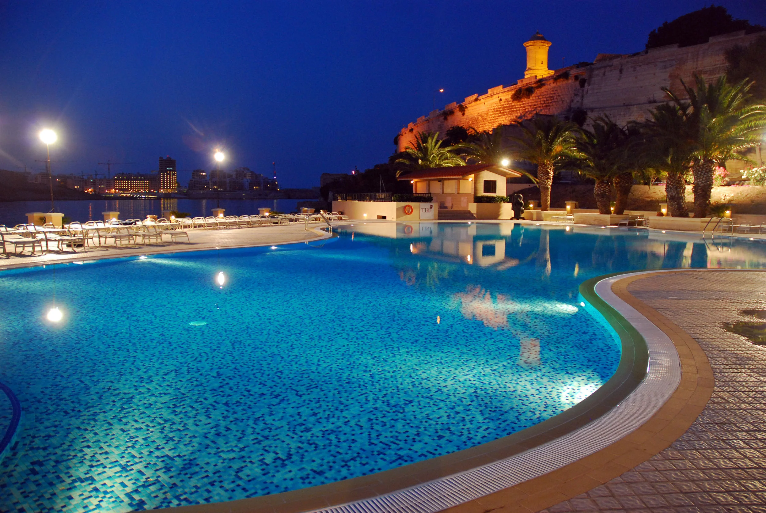 Outdoor Pool by night_mini.jpg