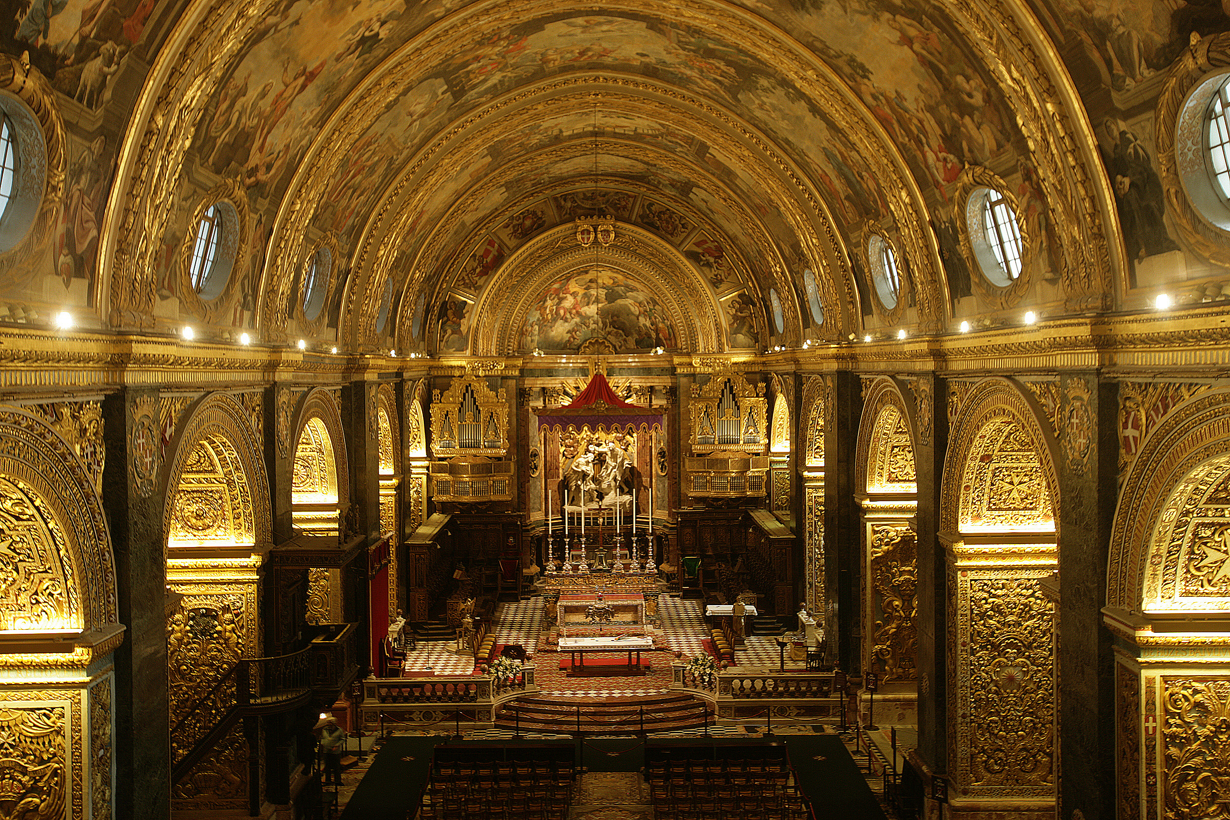 St. John's Co Cathedral Interior (15)_mini.JPG