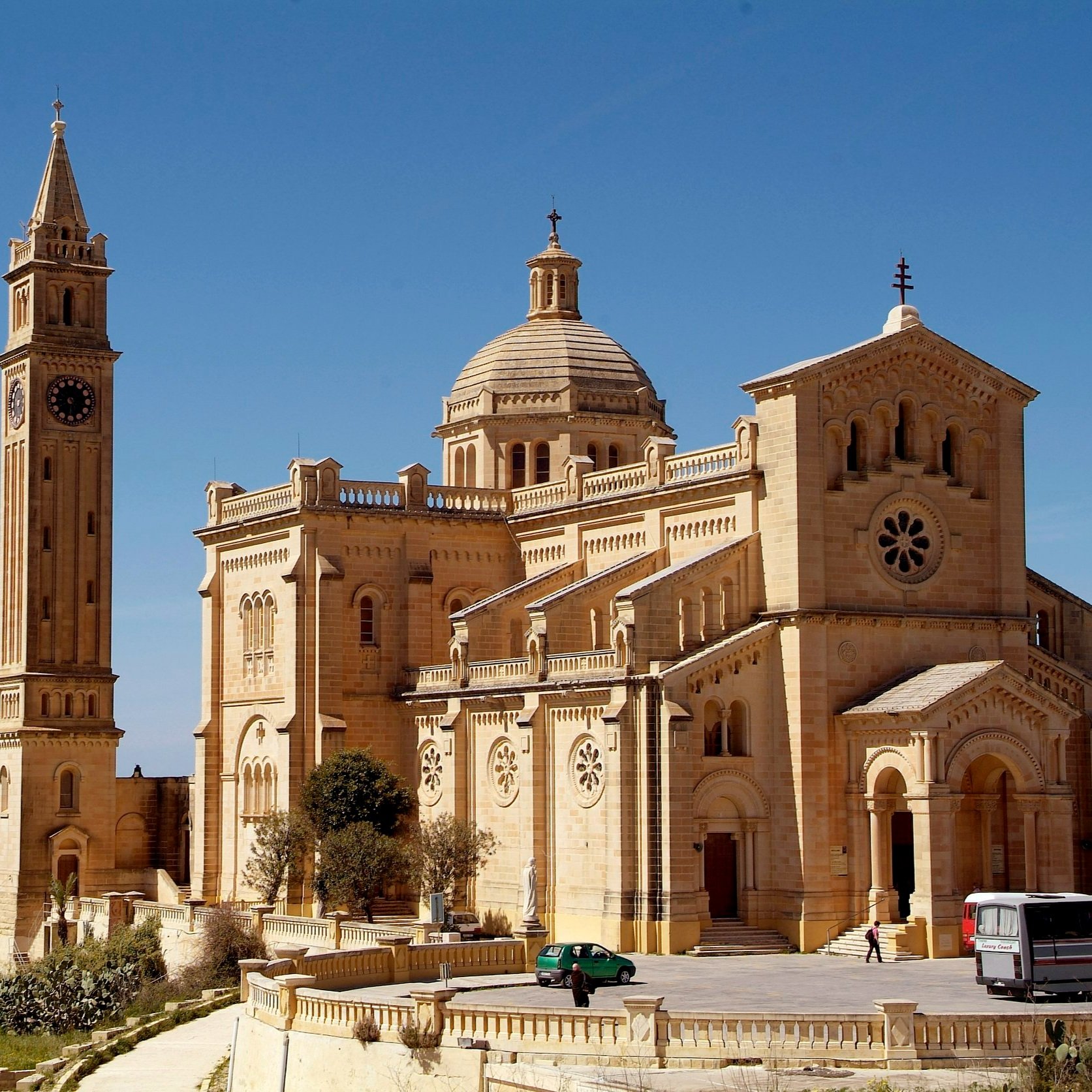 Ta+Pinu+-+Gozo+Church+%284%29.jpg