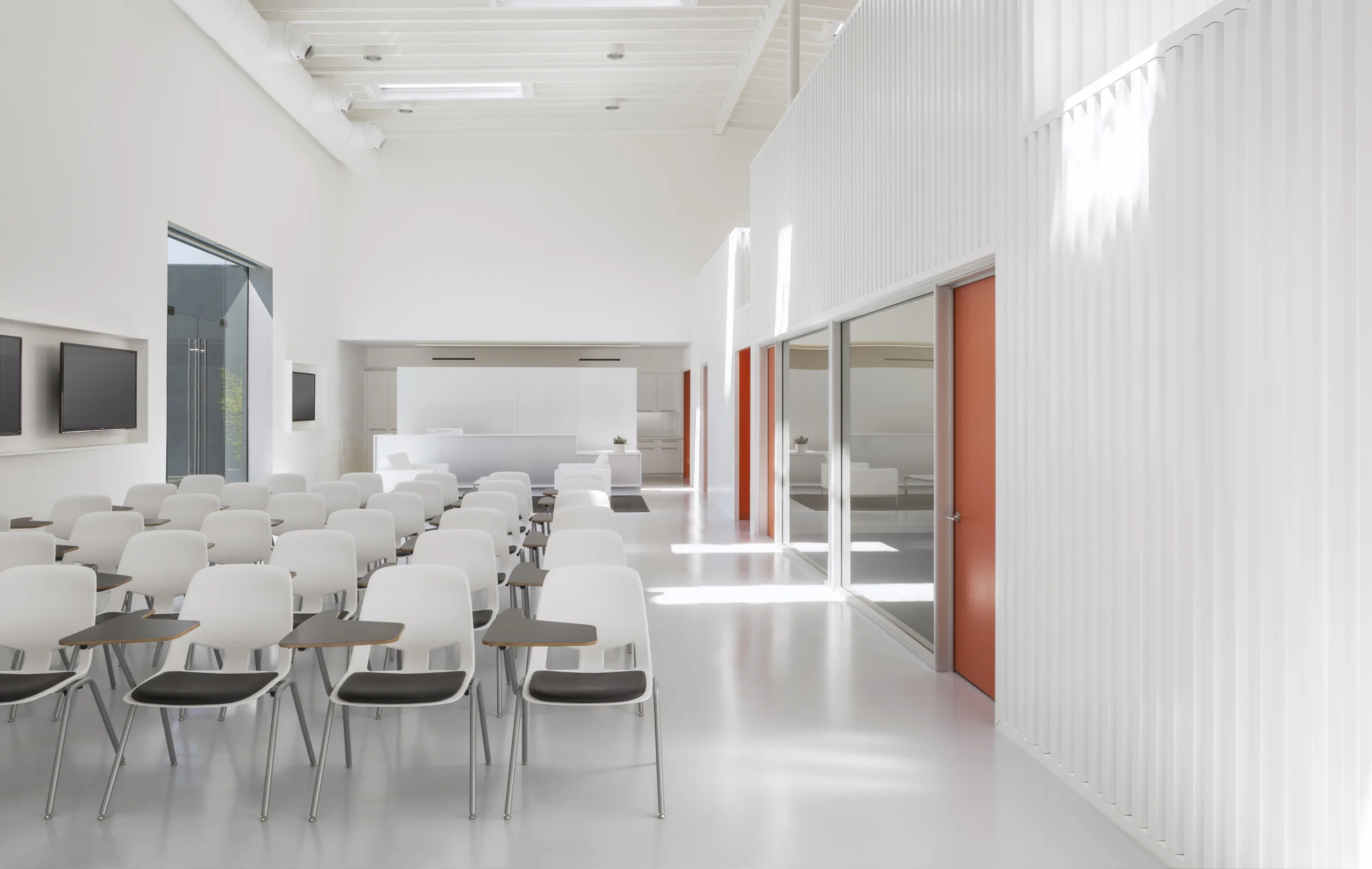 Hangar Office 05 trimmed.jpg