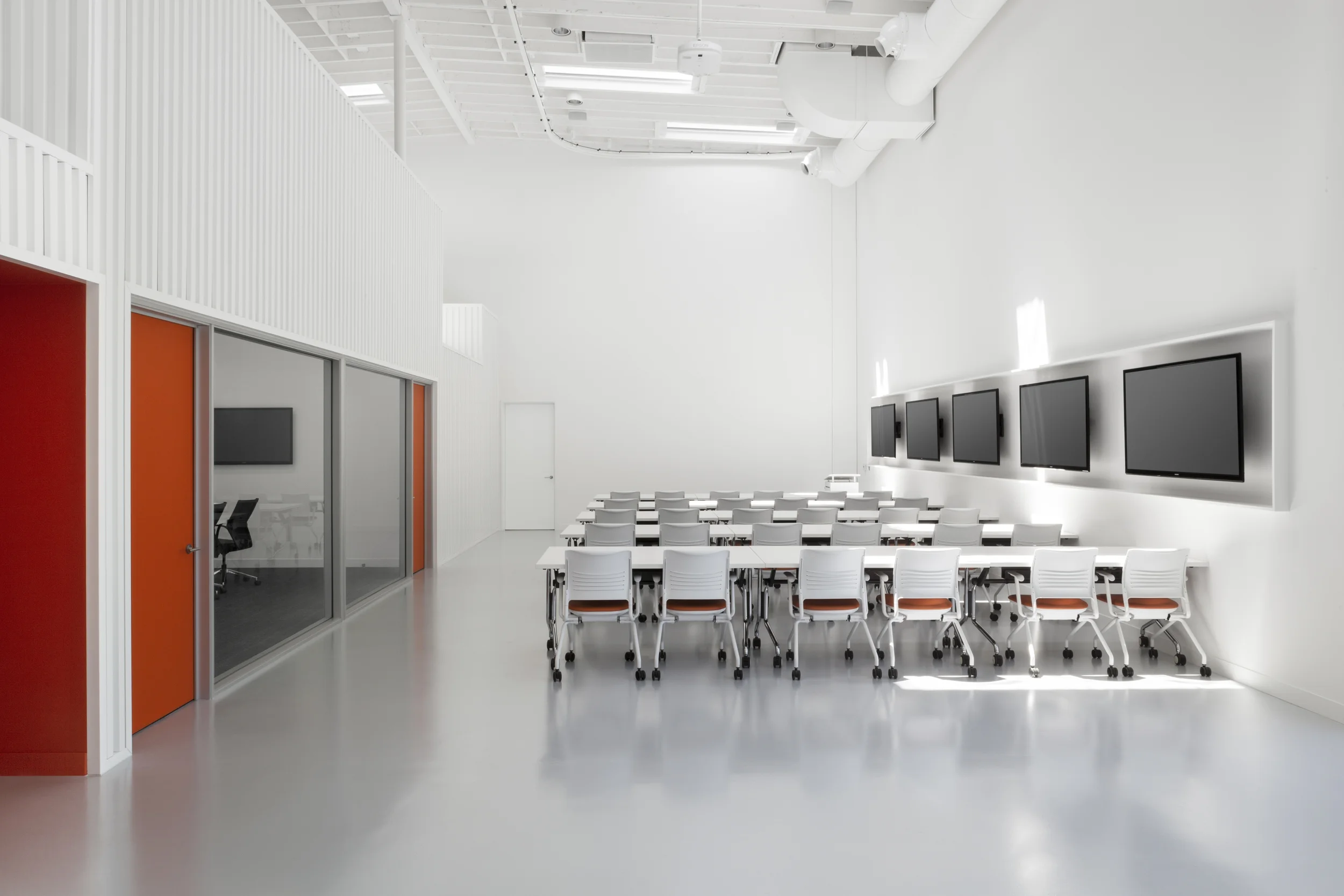 Hangar Office 02.jpg