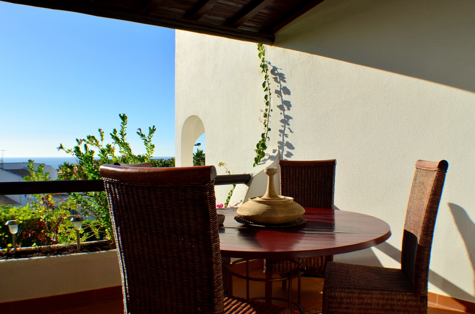 © Algarve Beach Pad (Inside) - 004 dine on the covered terrace (web).jpg