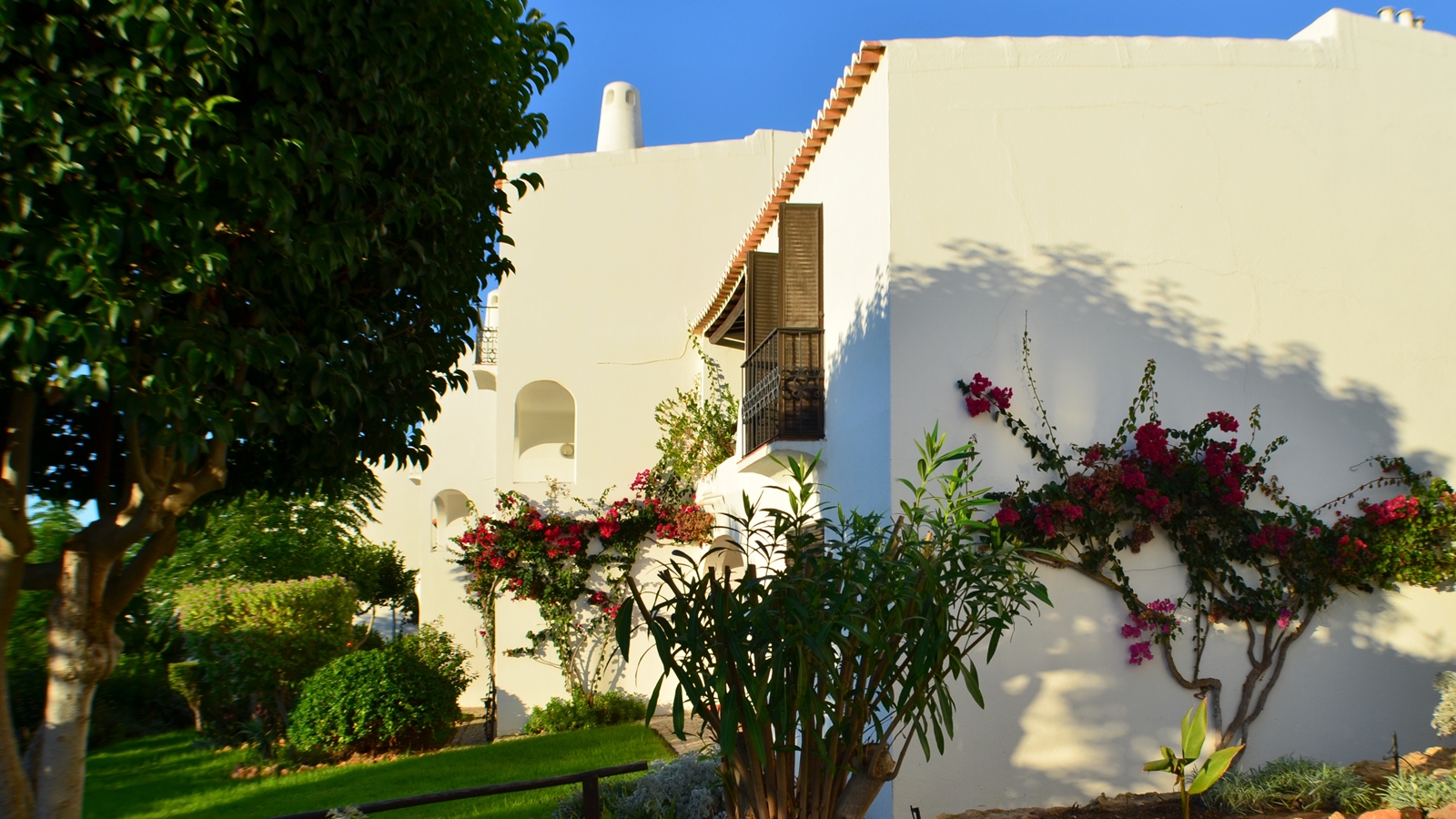 © Algarve Beach Pad (Outside) - 005 the apartment embraced by bougainvillea flowers (web).jpg