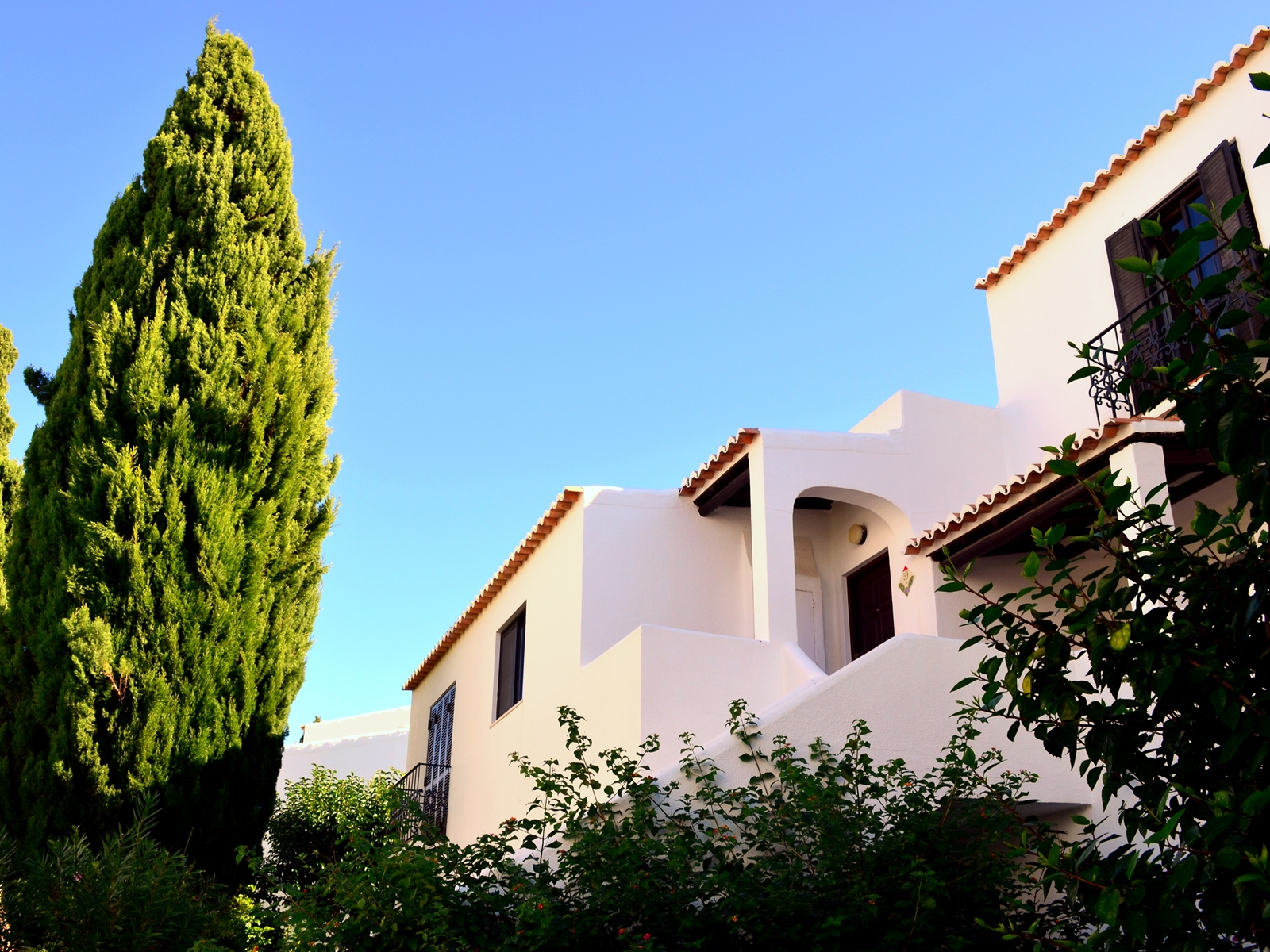 © Algarve Beach Pad (Outside) - 007 the entrance porch (web).jpg