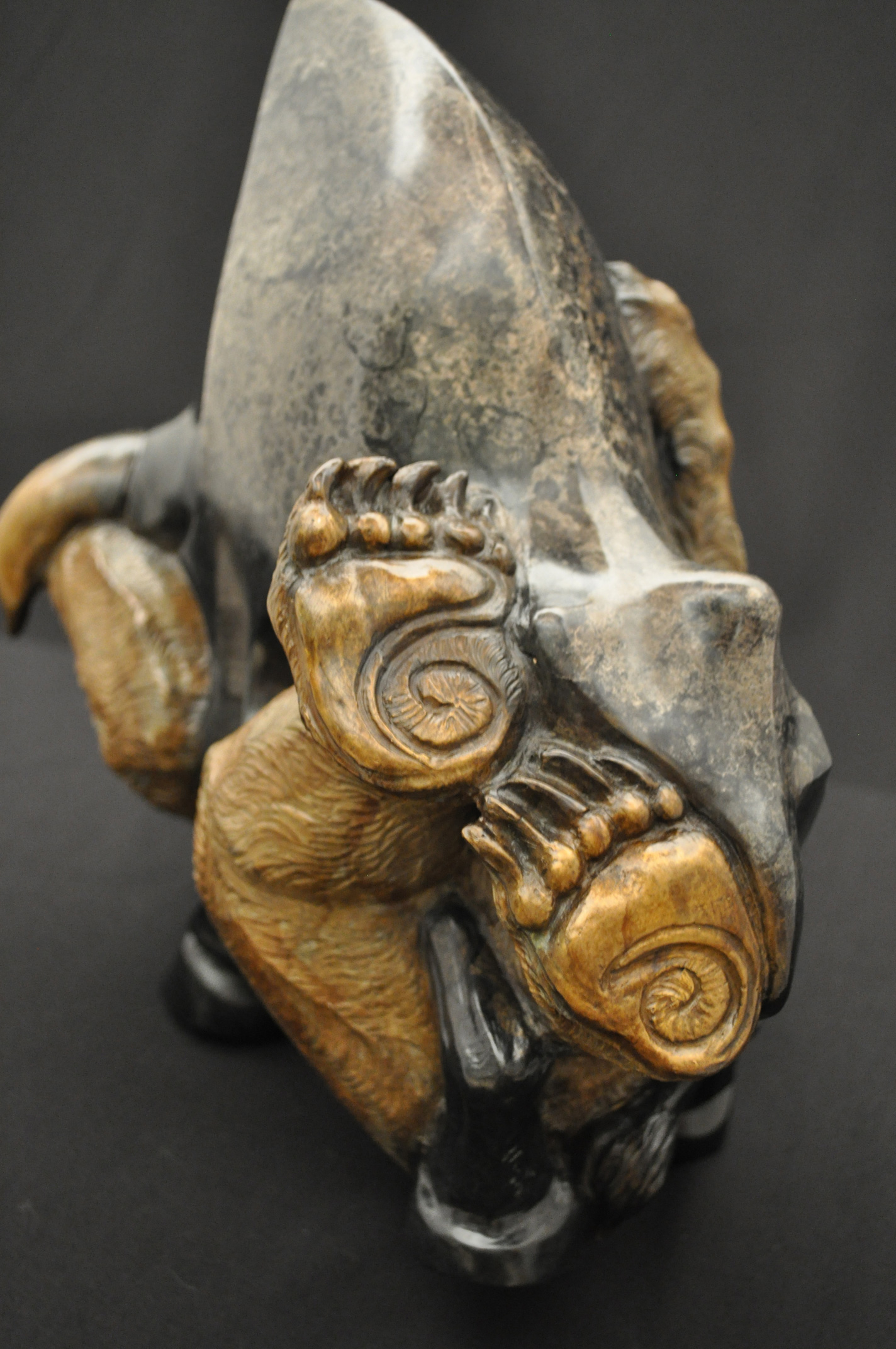 stock-market-bull-bear-bronze-sculpture-john-maisano-4.jpg