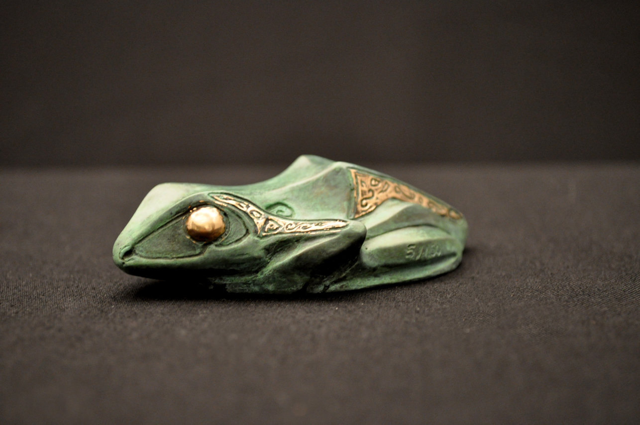 bronze-frog-sculpture-john-maisano-2.jpg