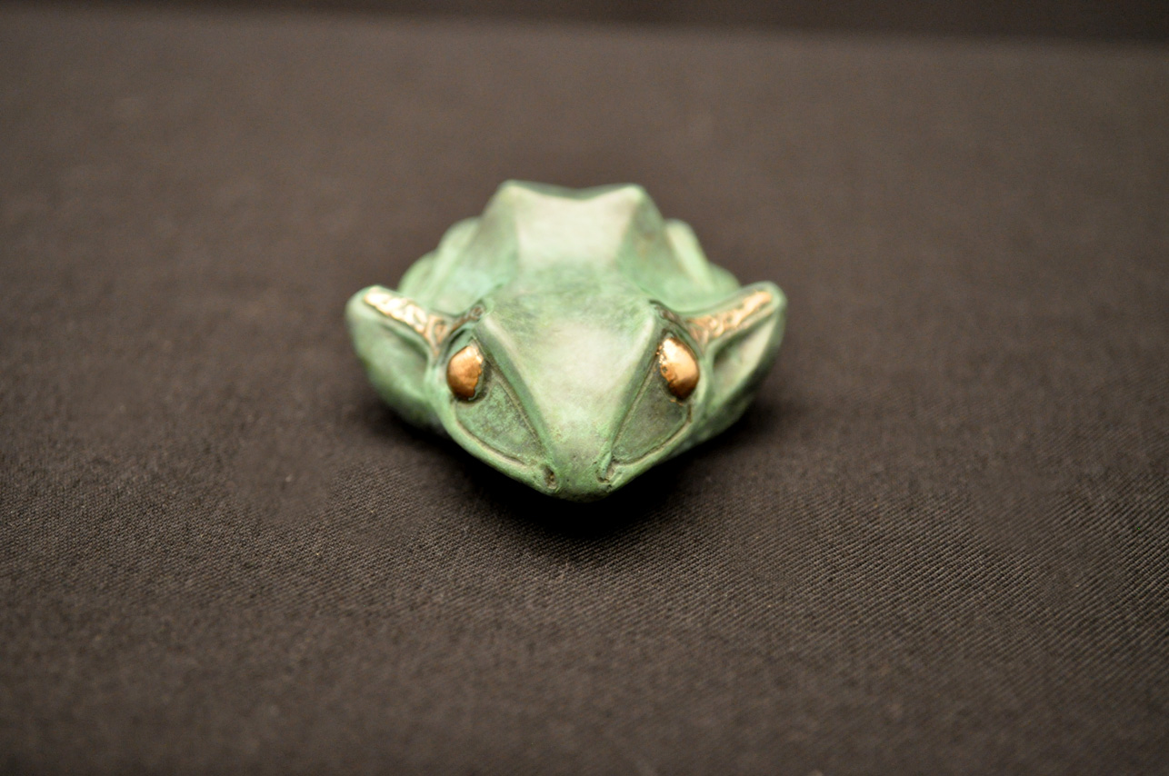 bronze-frog-sculpture-john-maisano-3.jpg