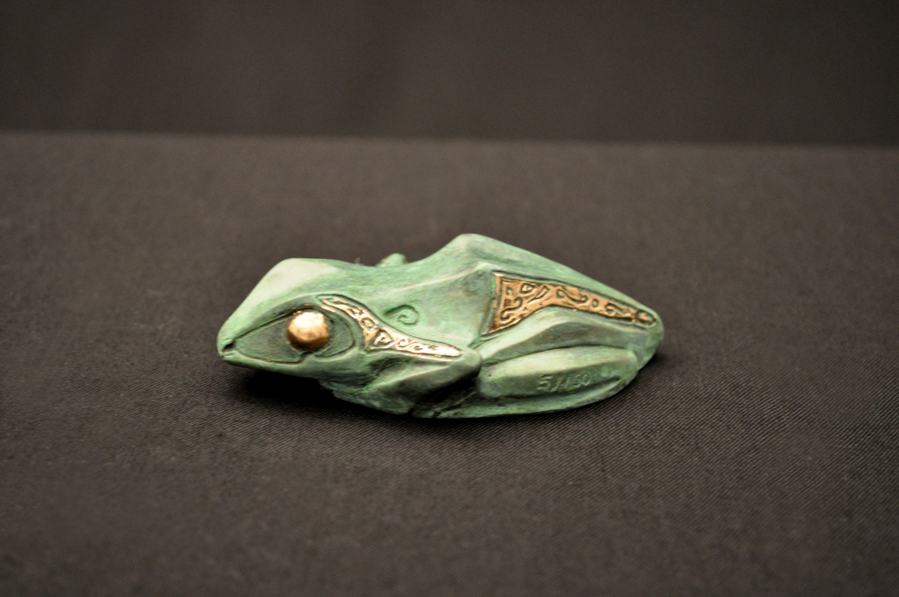bronze-frog-sculpture-john-maisano-5.jpg
