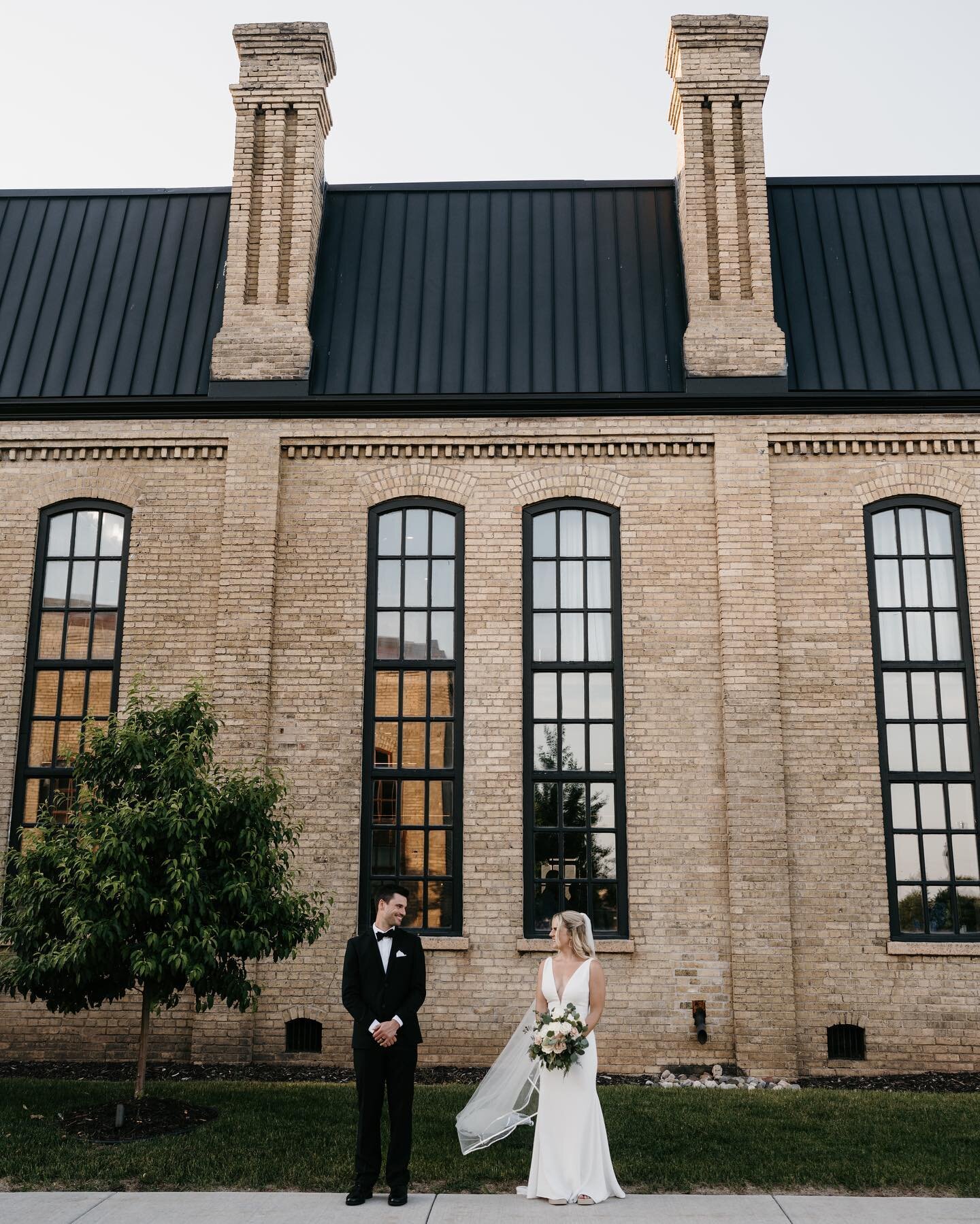 Jake &amp; Kelsey at @theessencemn. These two are the sweetest &amp; their wedding day was so much fun! 🤩