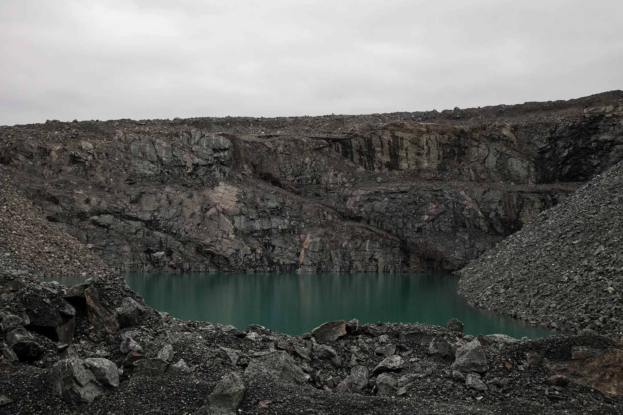 I Inngrep-prosjektet utforsker jeg møtet mellom det naturlige og det menneskeskapte. Les mer... Gruvesjø, Sydvaranger 2016