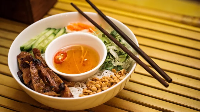 Ngonl: Vietnamese Restaurant
