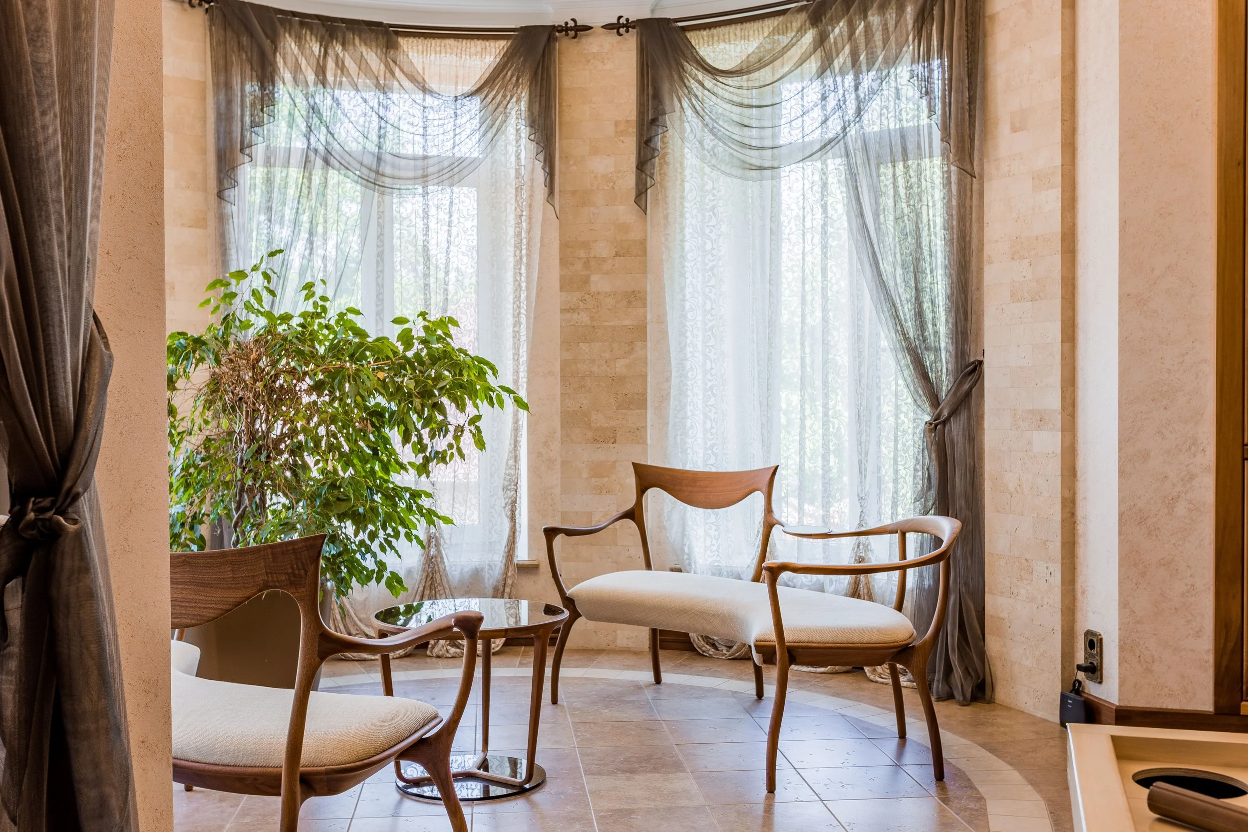 Modern Luxury vs. Trends: Why Timeless Design Outlasts the Moment