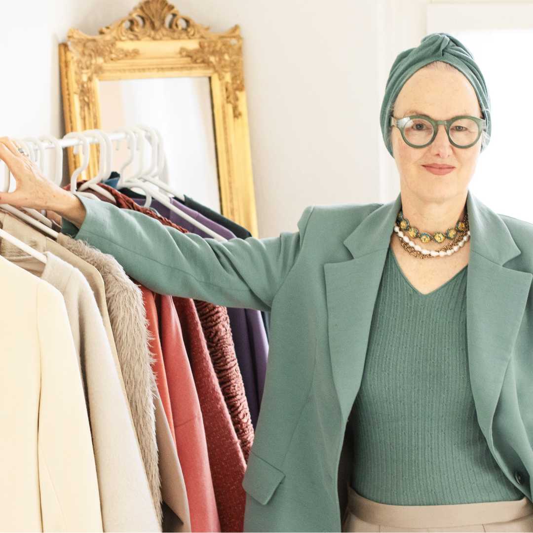 Lisa Maria Pippus beside a curated clothing rack, demonstrating personal style through Hominess, Expressiveness and Coherence.
