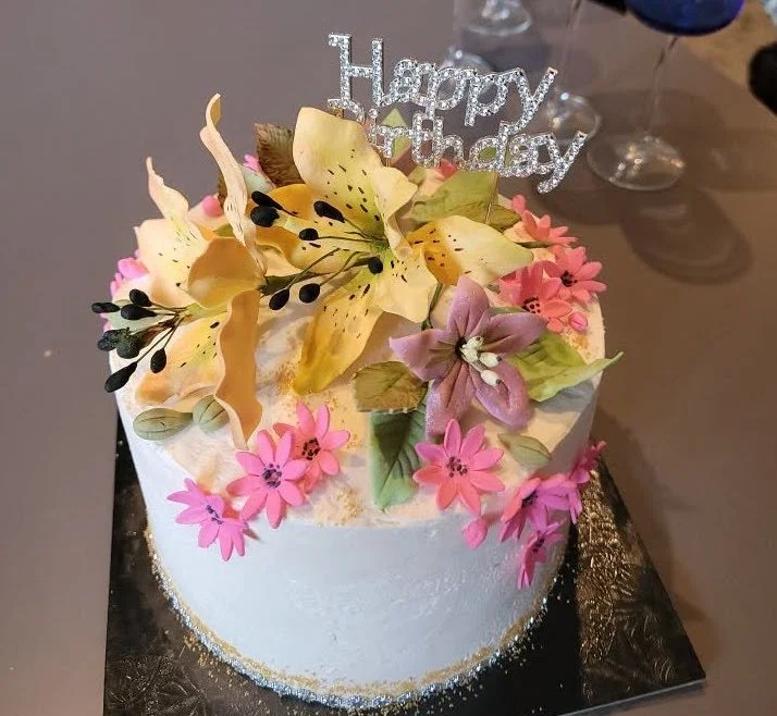 elegant floral cake.jpg