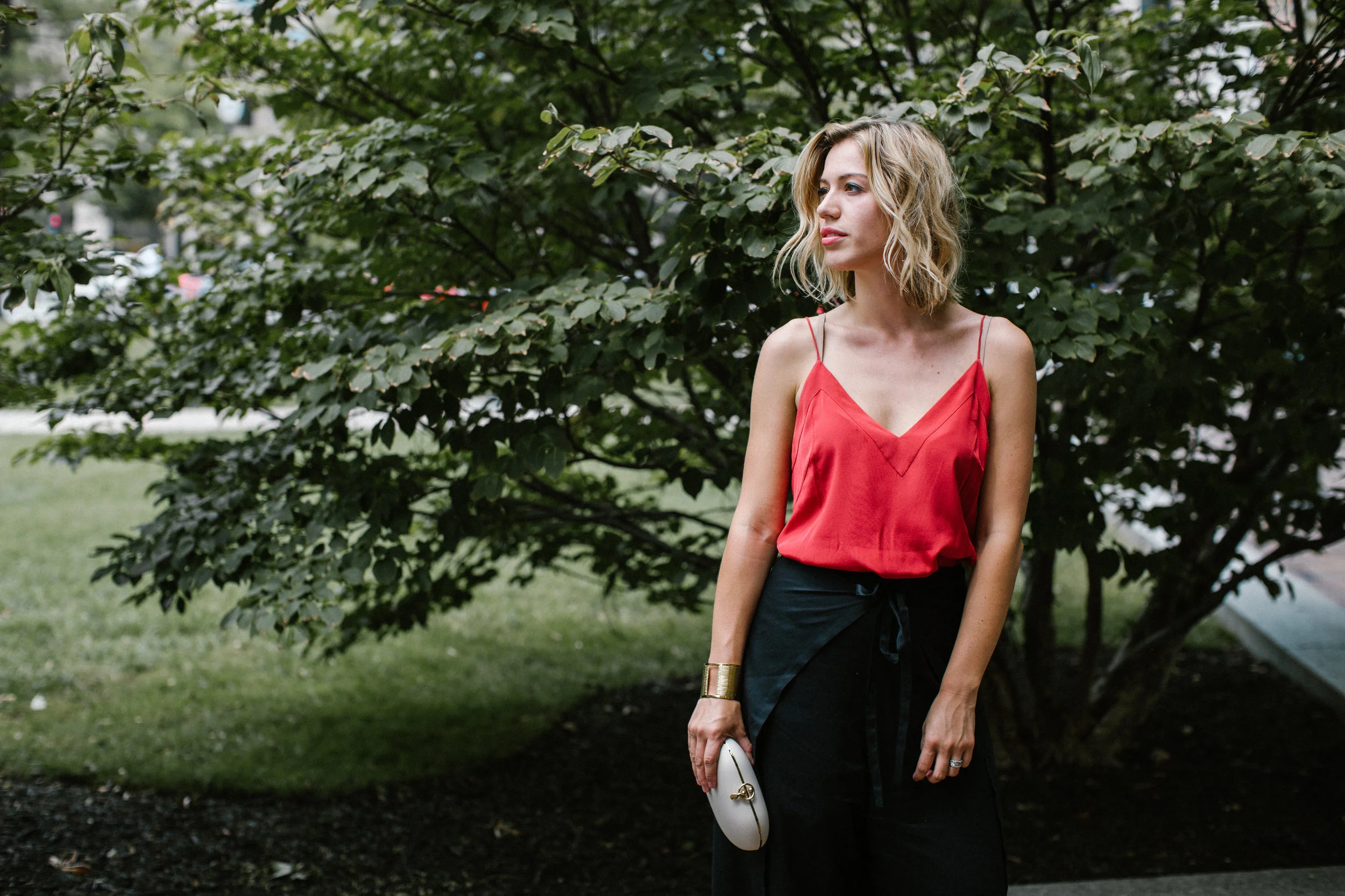 How to Dress for a Casual Wedding 
