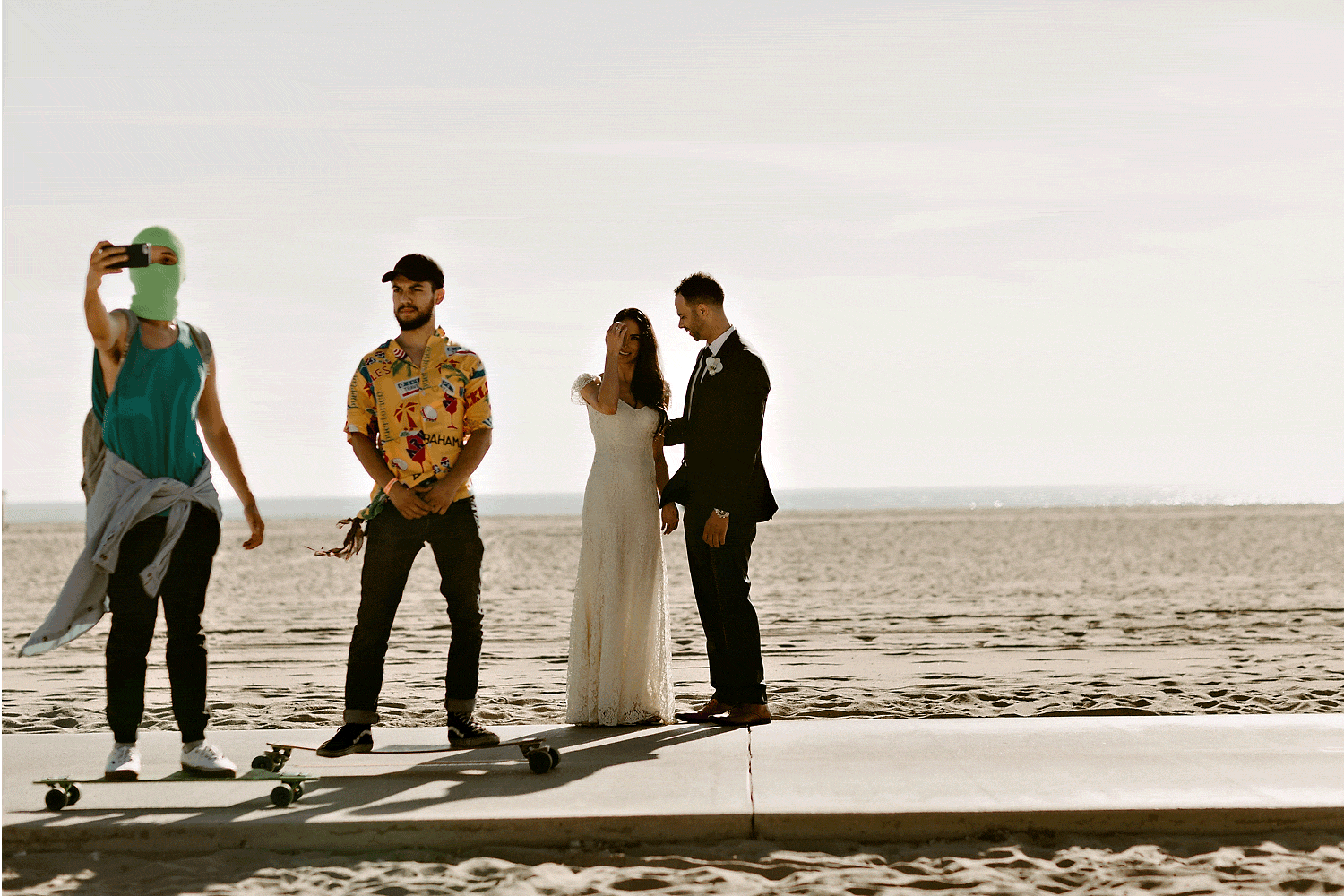 WEDDING-PHOTOBOMB-PHOTO.gif