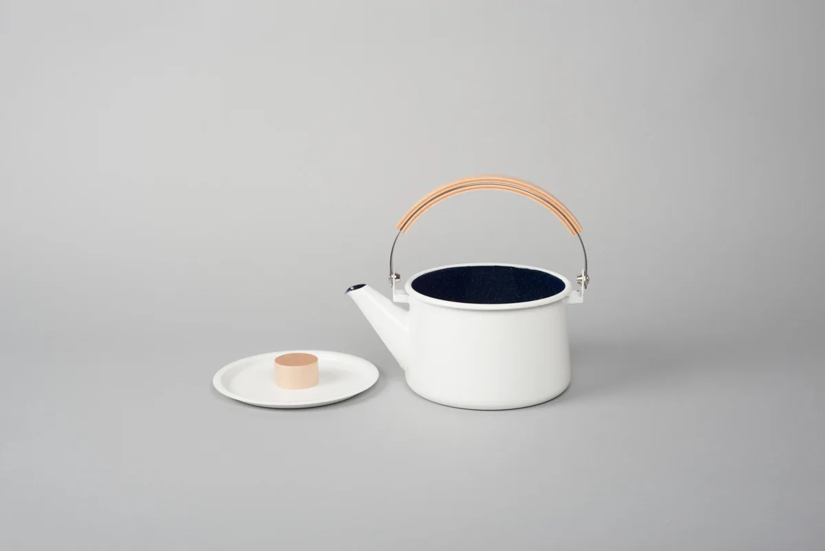 native&co-japanese-enamelled-kettle